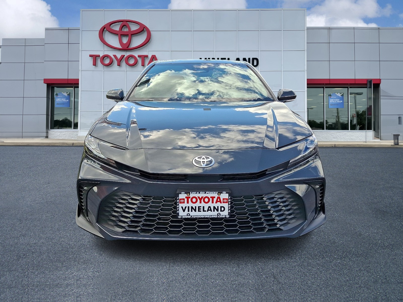2025 Toyota Camry SE photo 2