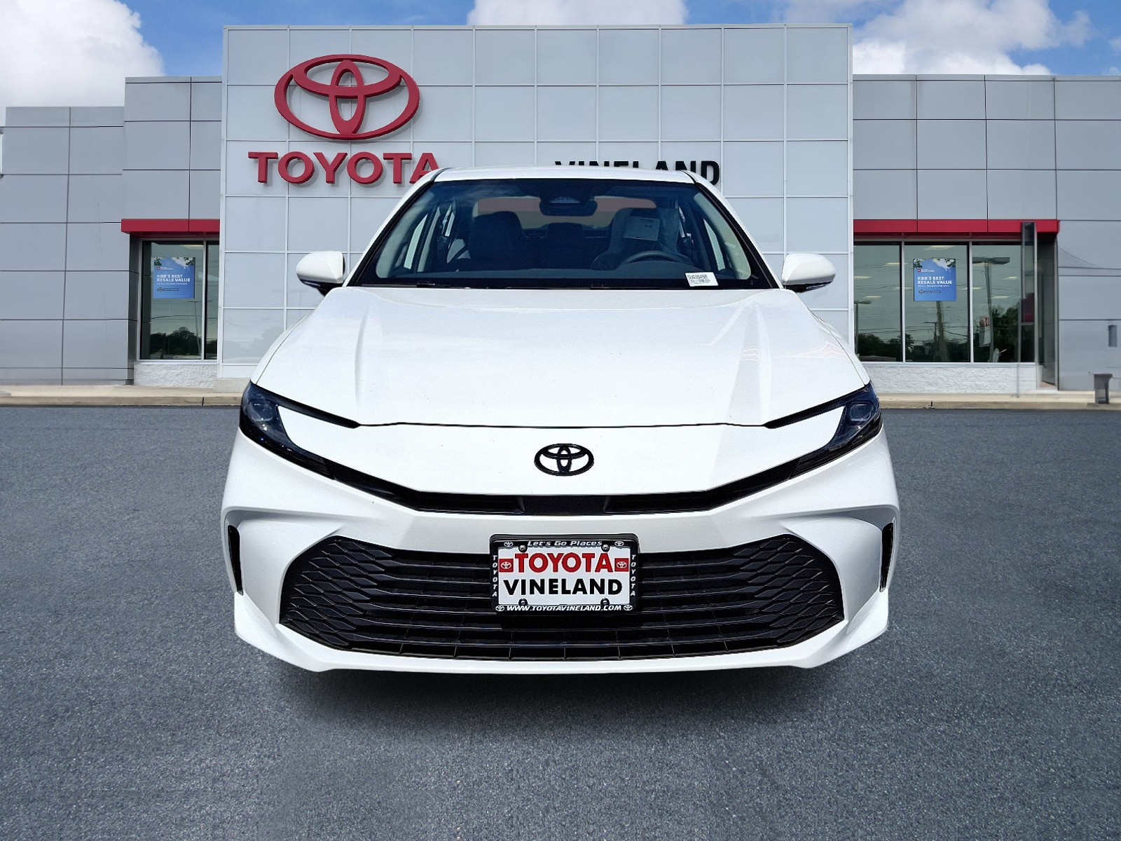 2025 Toyota Camry LE photo 2
