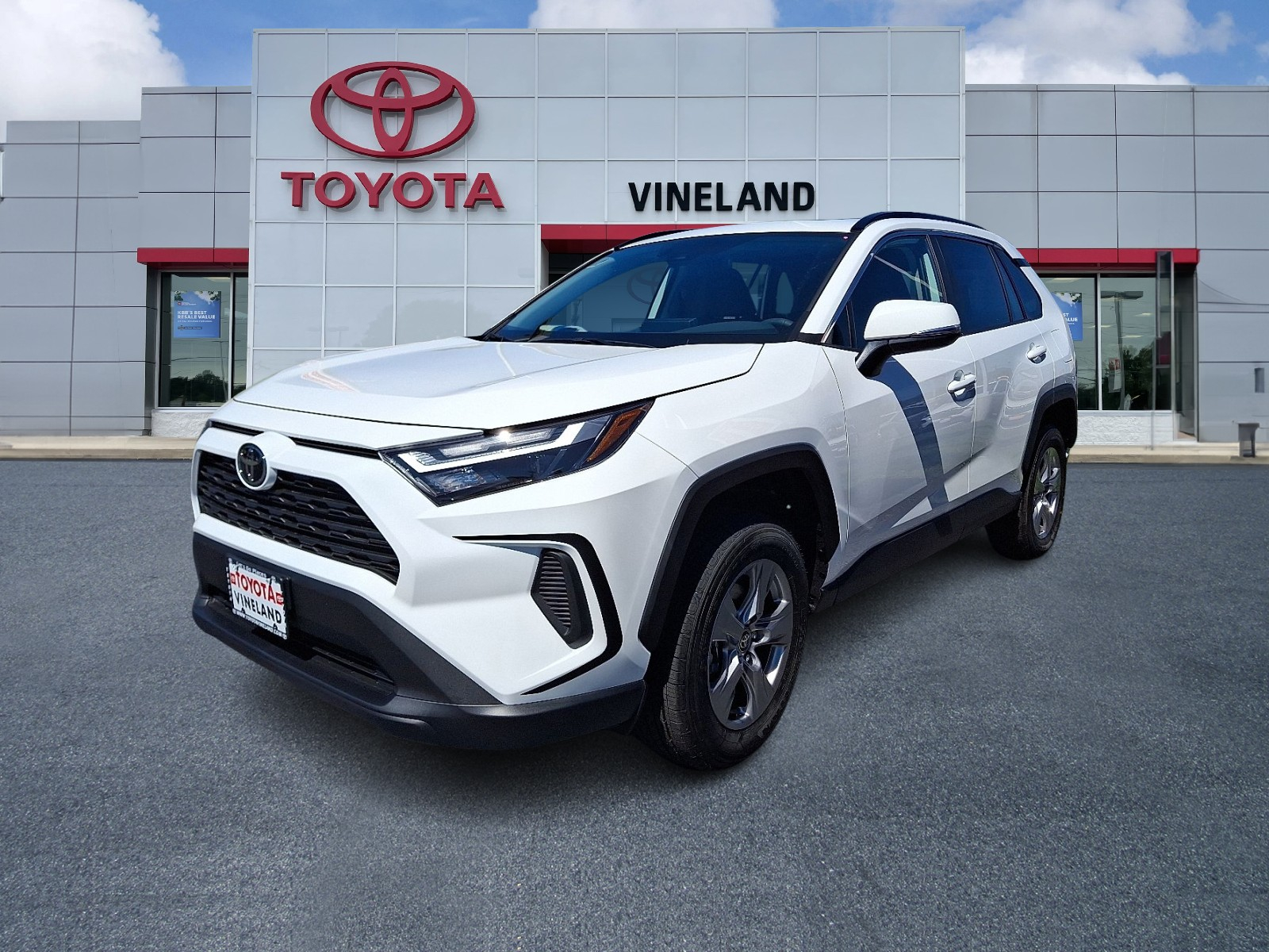 2025 Toyota RAV4 XLE photo 3