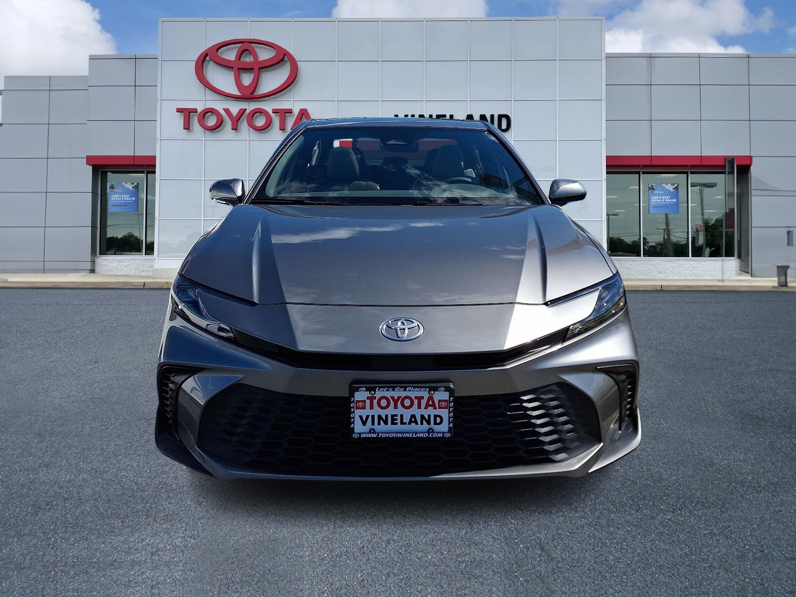 2026 Toyota Camry SE photo 2