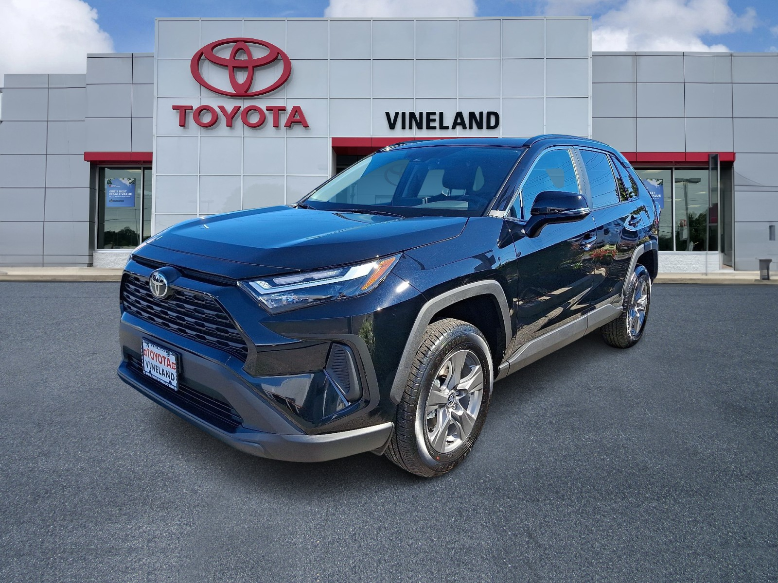 2025 Toyota RAV4 XLE photo 2