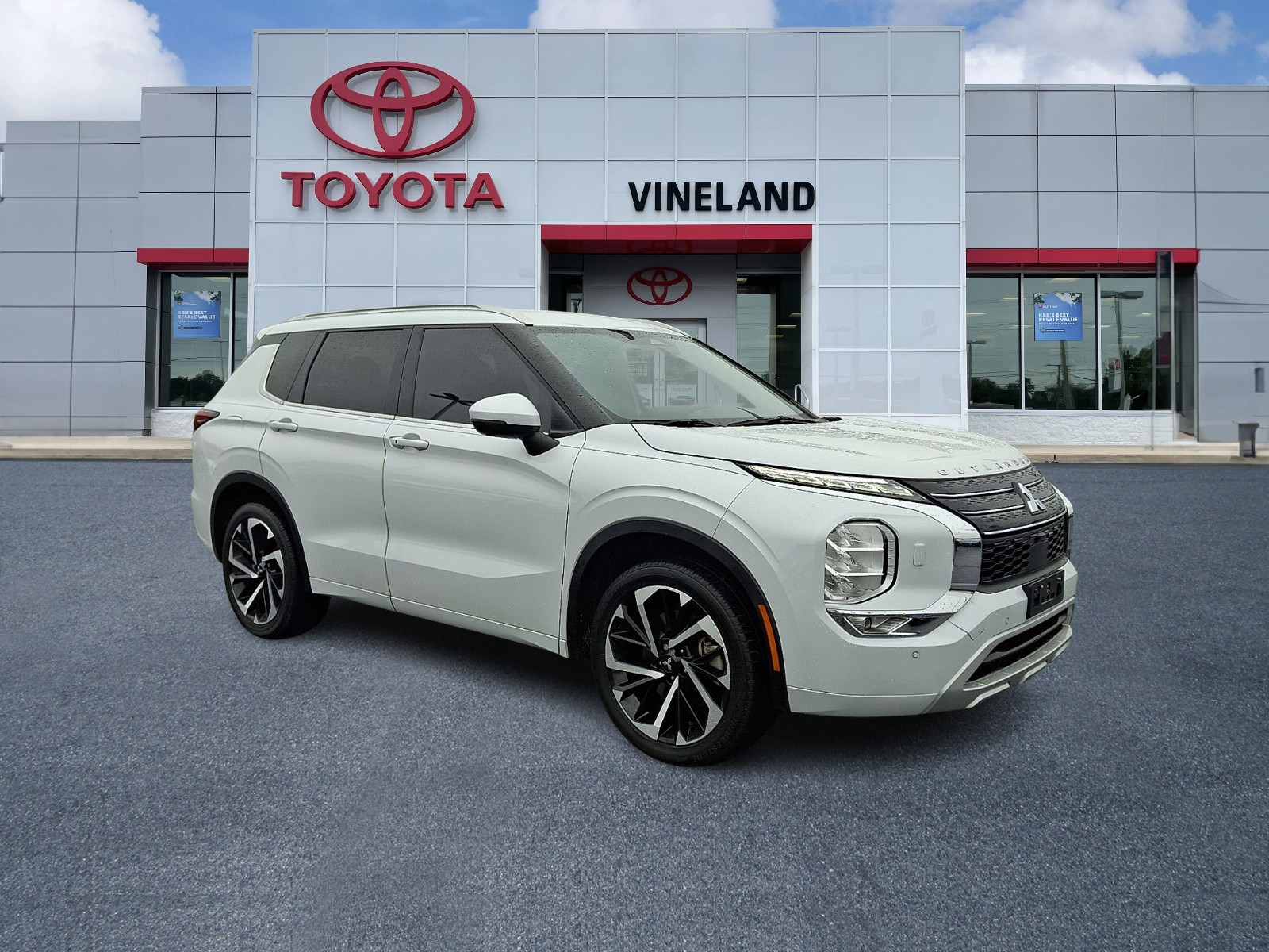 2024 Mitsubishi Outlander SEL's photo