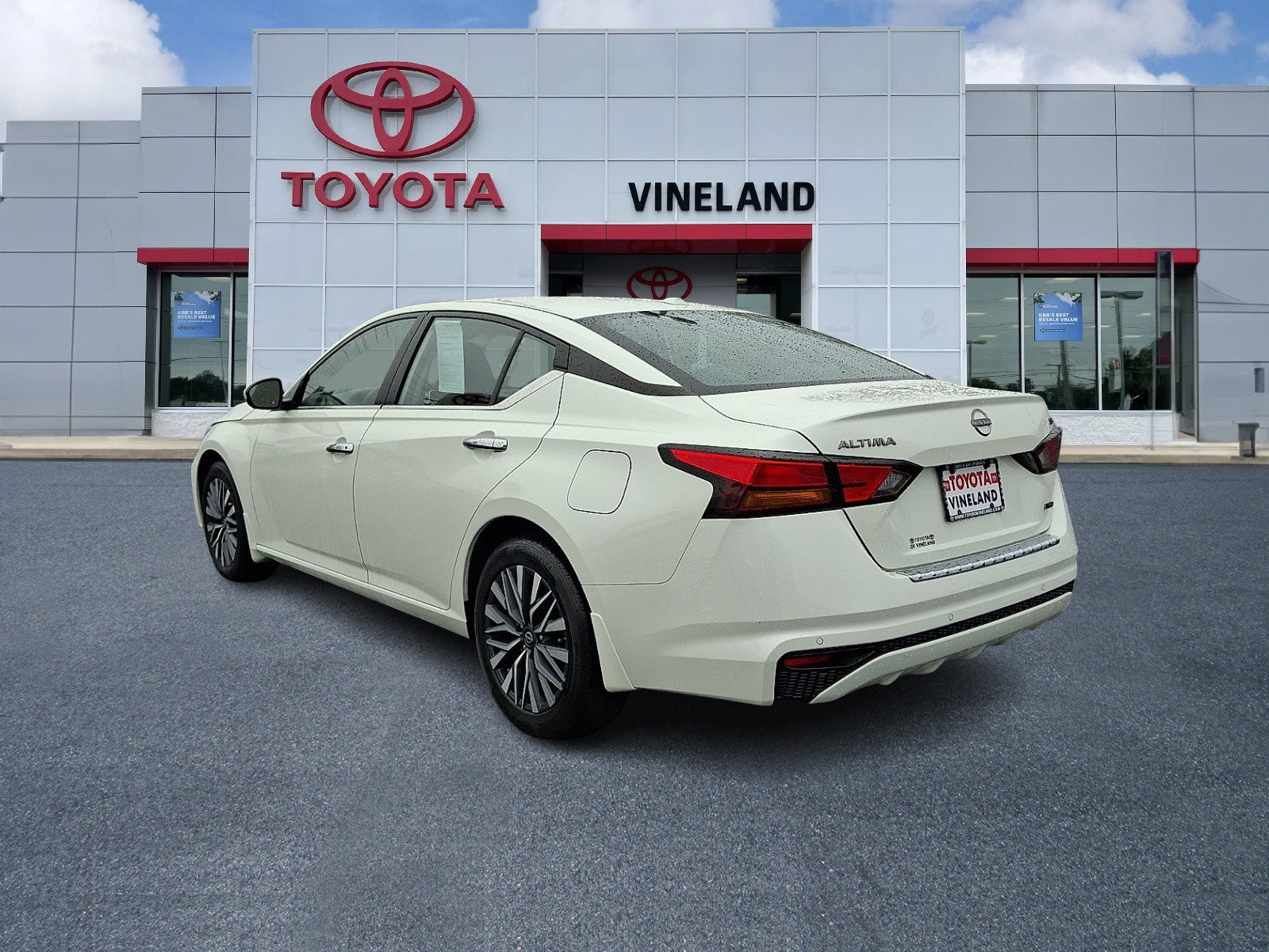 2023 Nissan Altima 2.5 SV photo 4