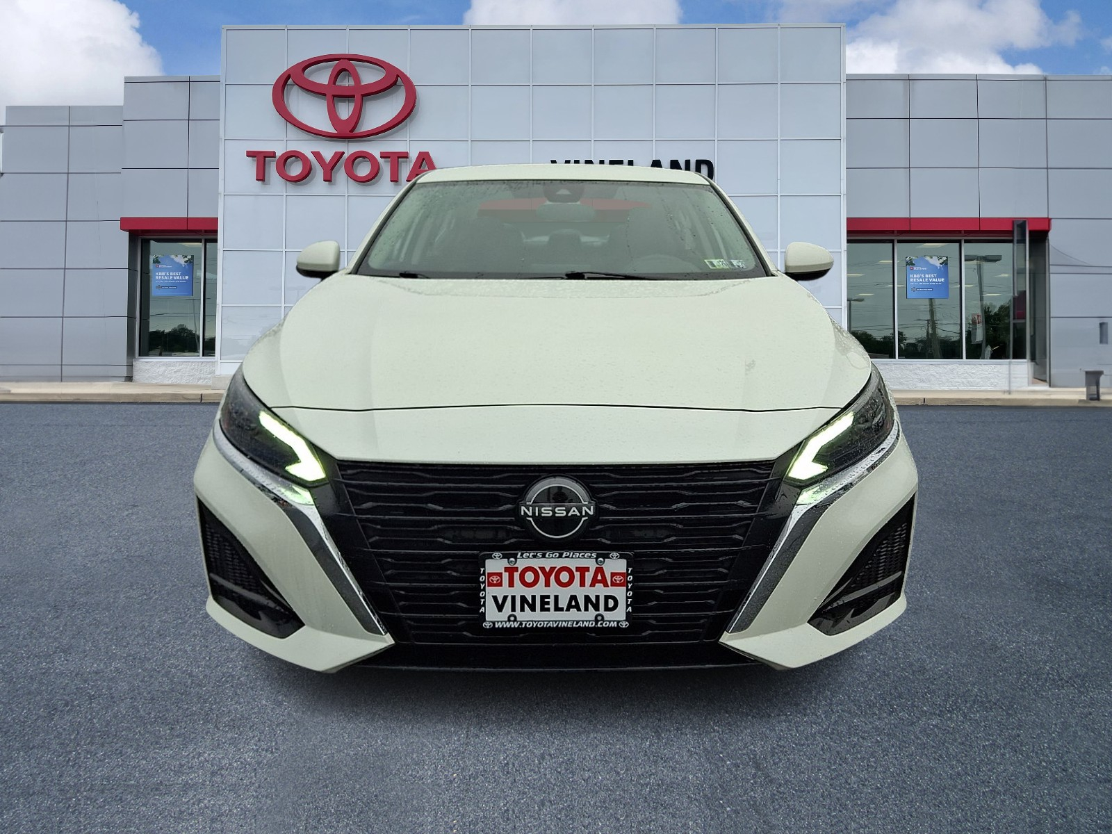 2023 Nissan Altima 2.5 SV photo 2