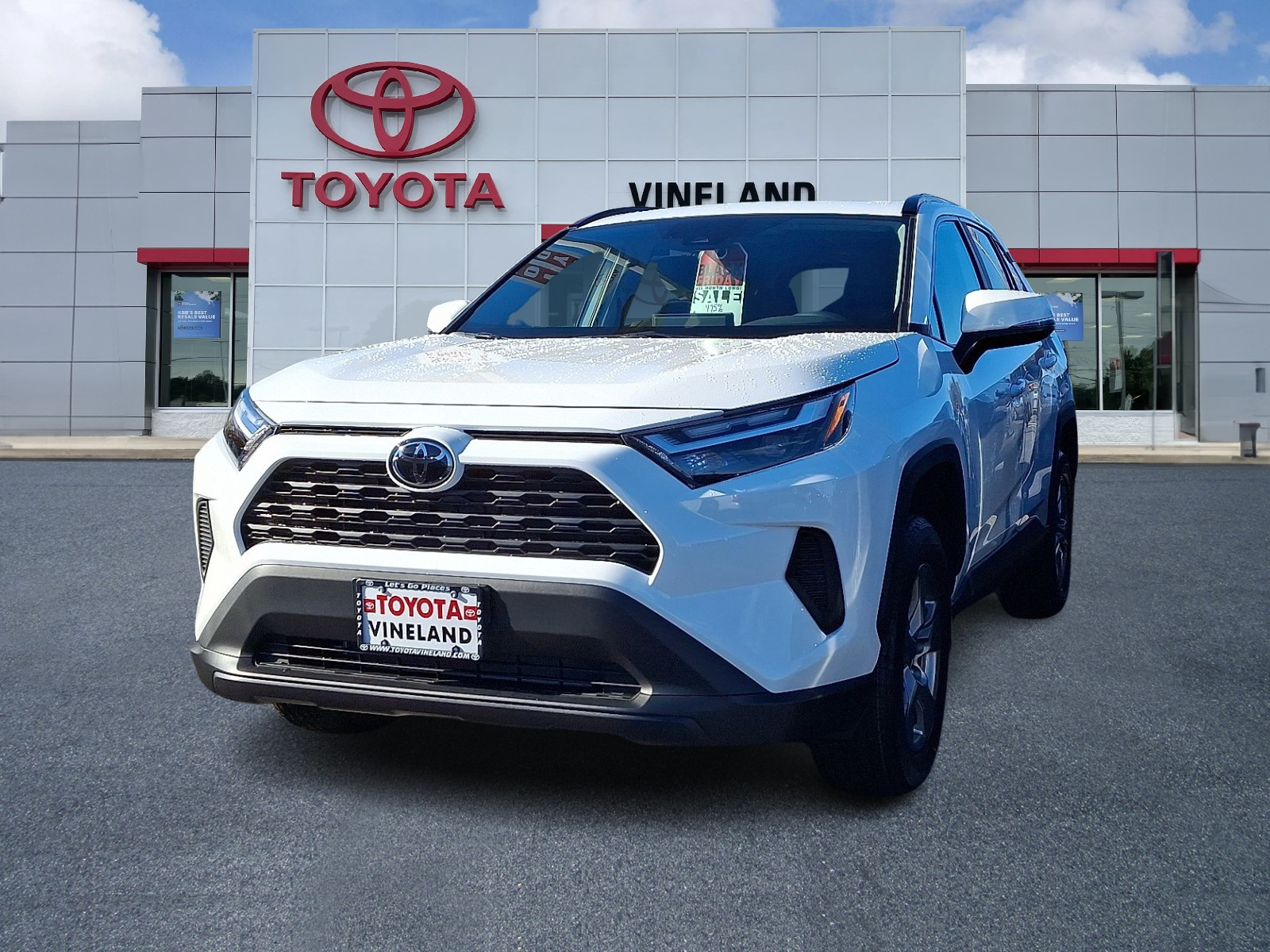 2025 Toyota RAV4 XLE photo 2
