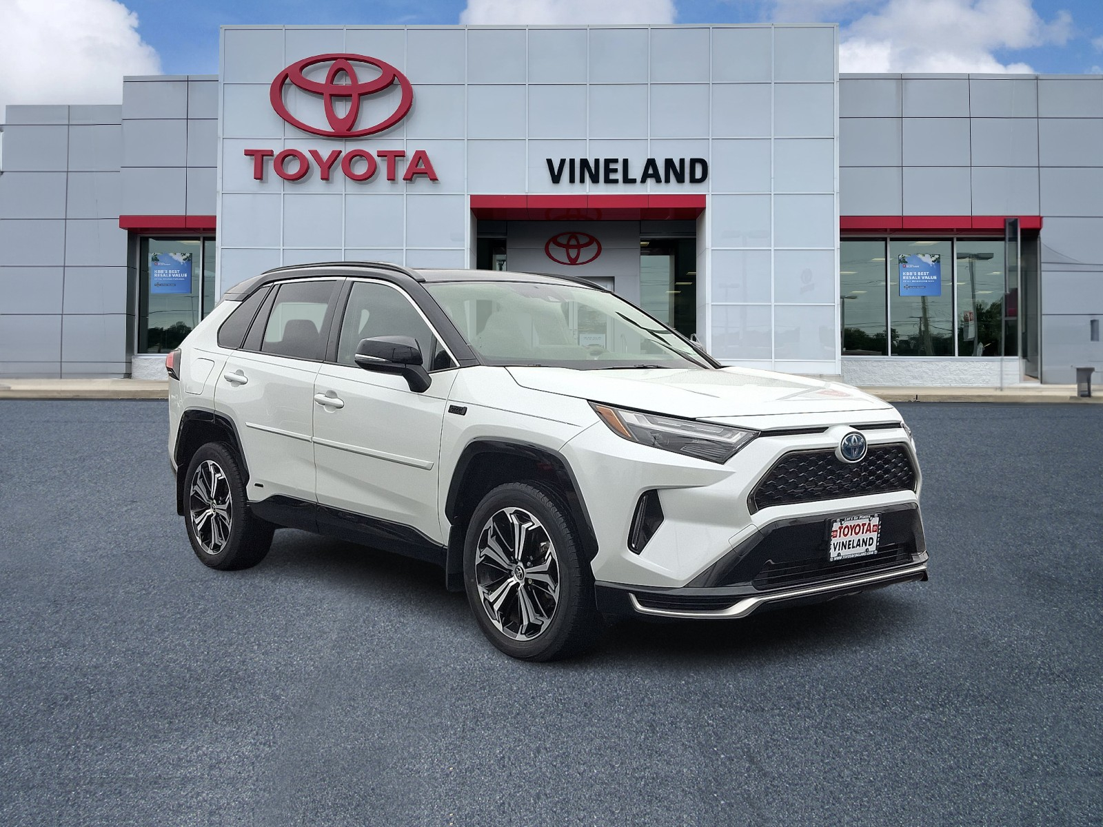 2023 Toyota RAV4 XSE's photo