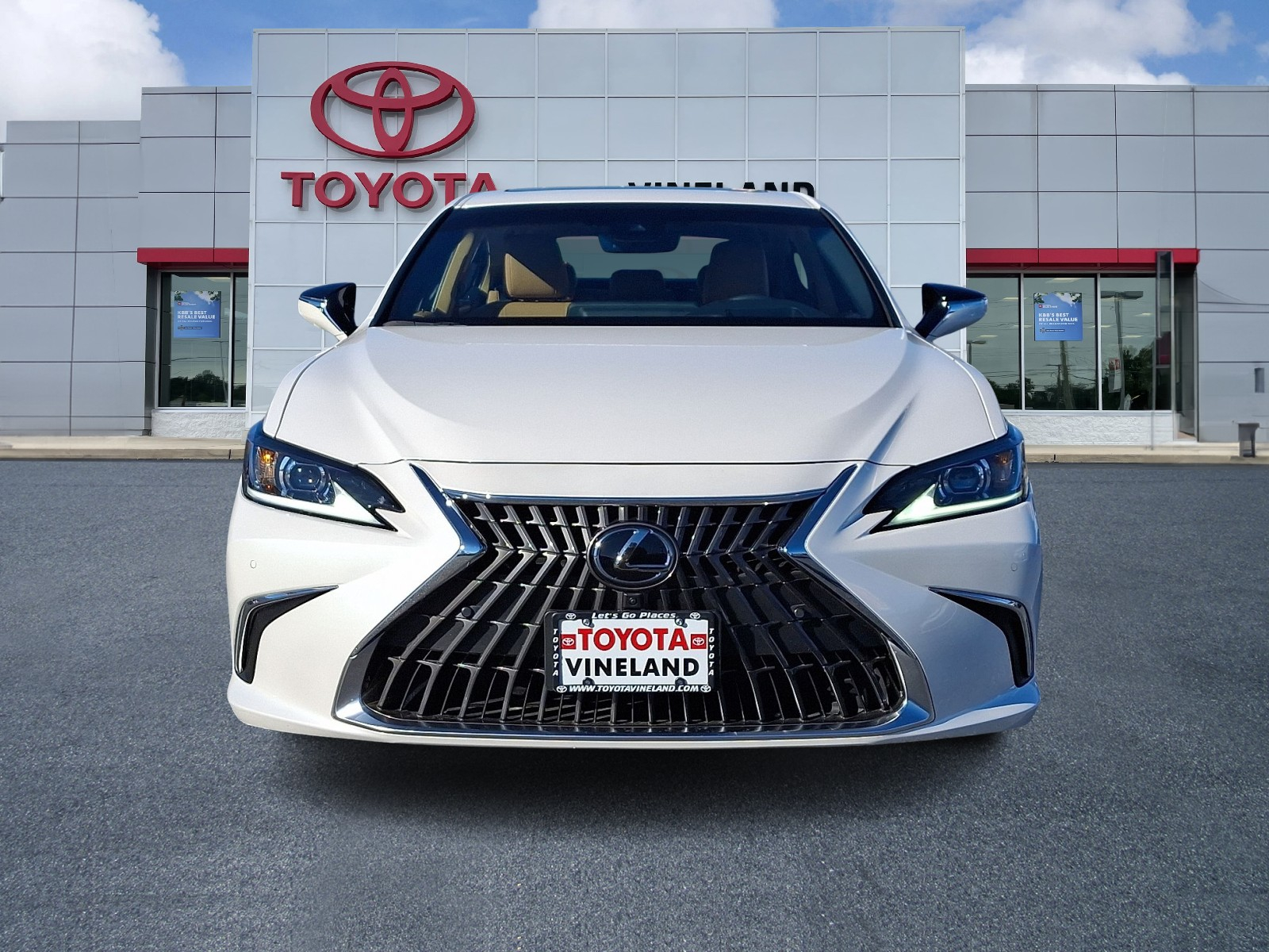 2024 Lexus ES 300h Luxury photo 2