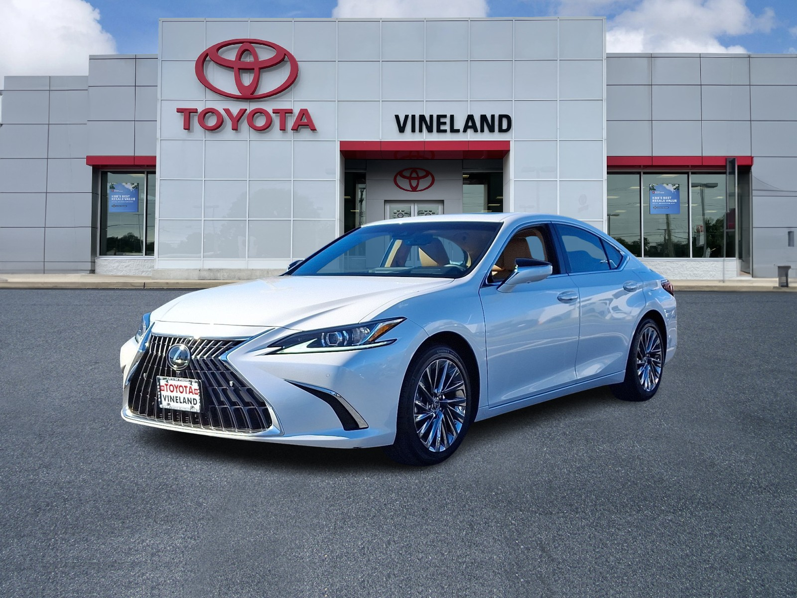 2024 Lexus ES 300h Luxury photo 3