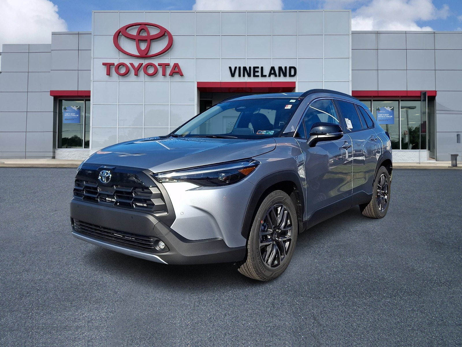 2026 Toyota Corolla Cross XLE photo 3