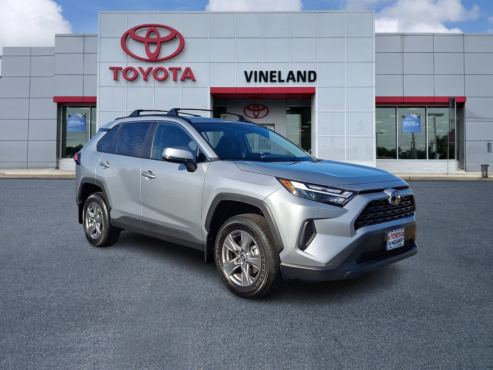2025 Toyota RAV4 XLE's photo