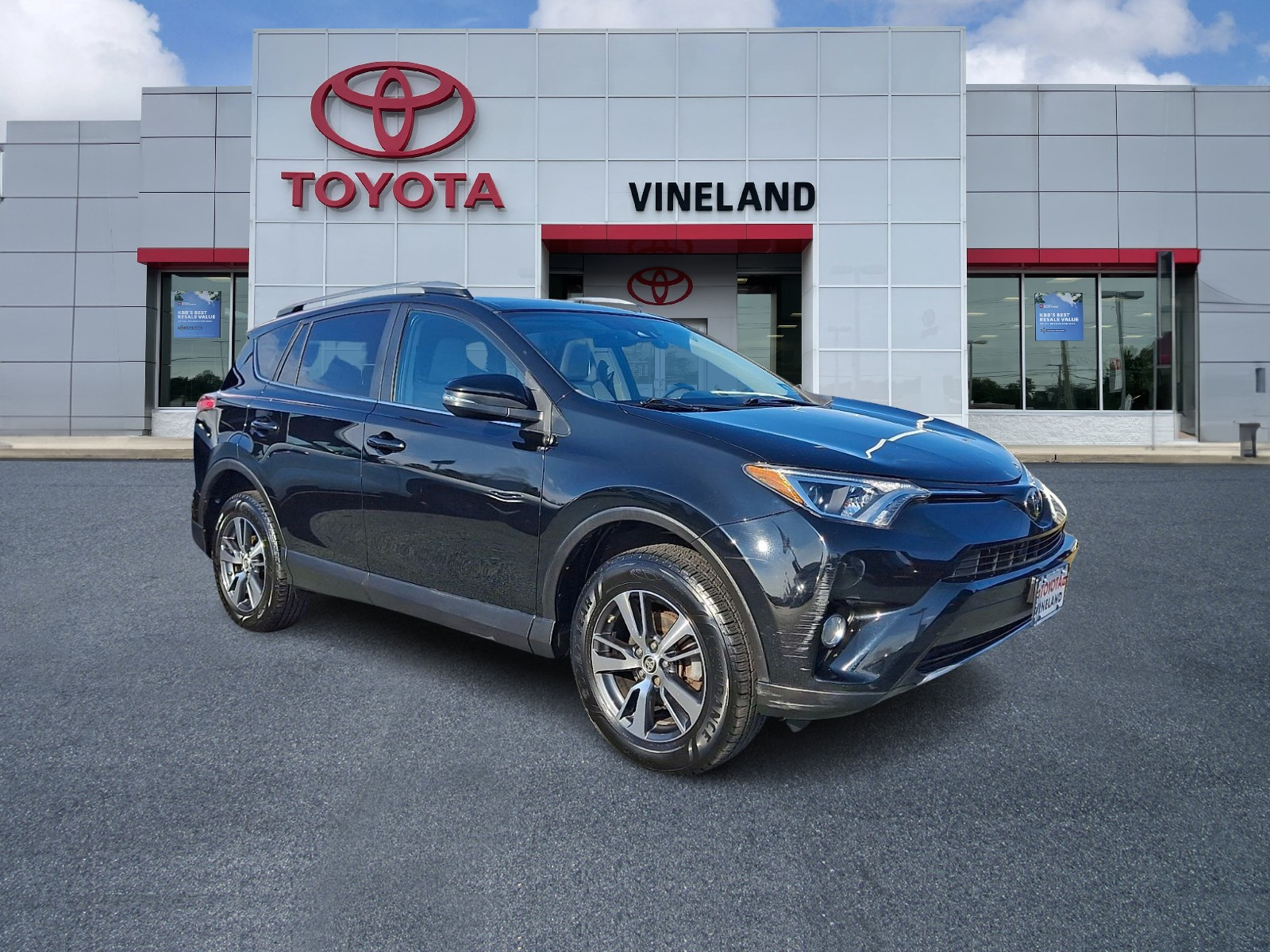 2018 Toyota RAV4 XLE's photo