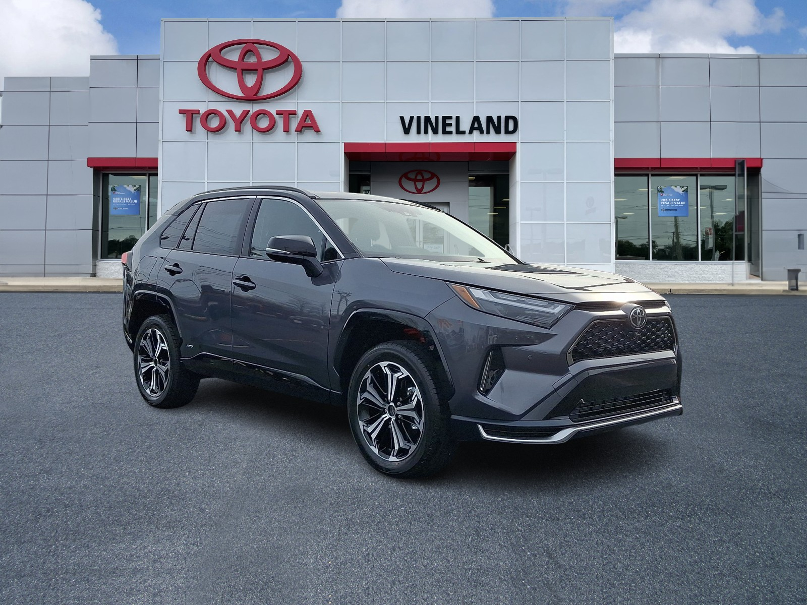 2025 Toyota RAV4 XSE's photo
