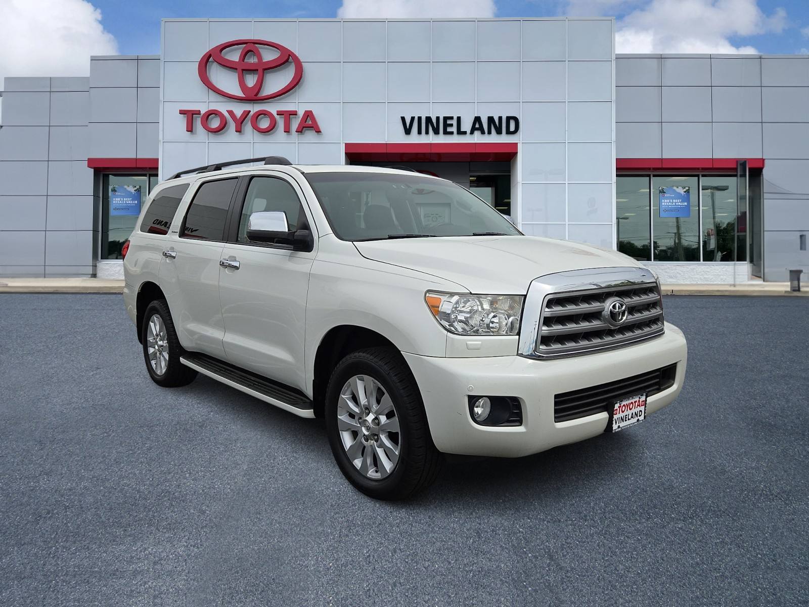 2011 Toyota Sequoia 5.7 Auto 4WD Platinum's photo
