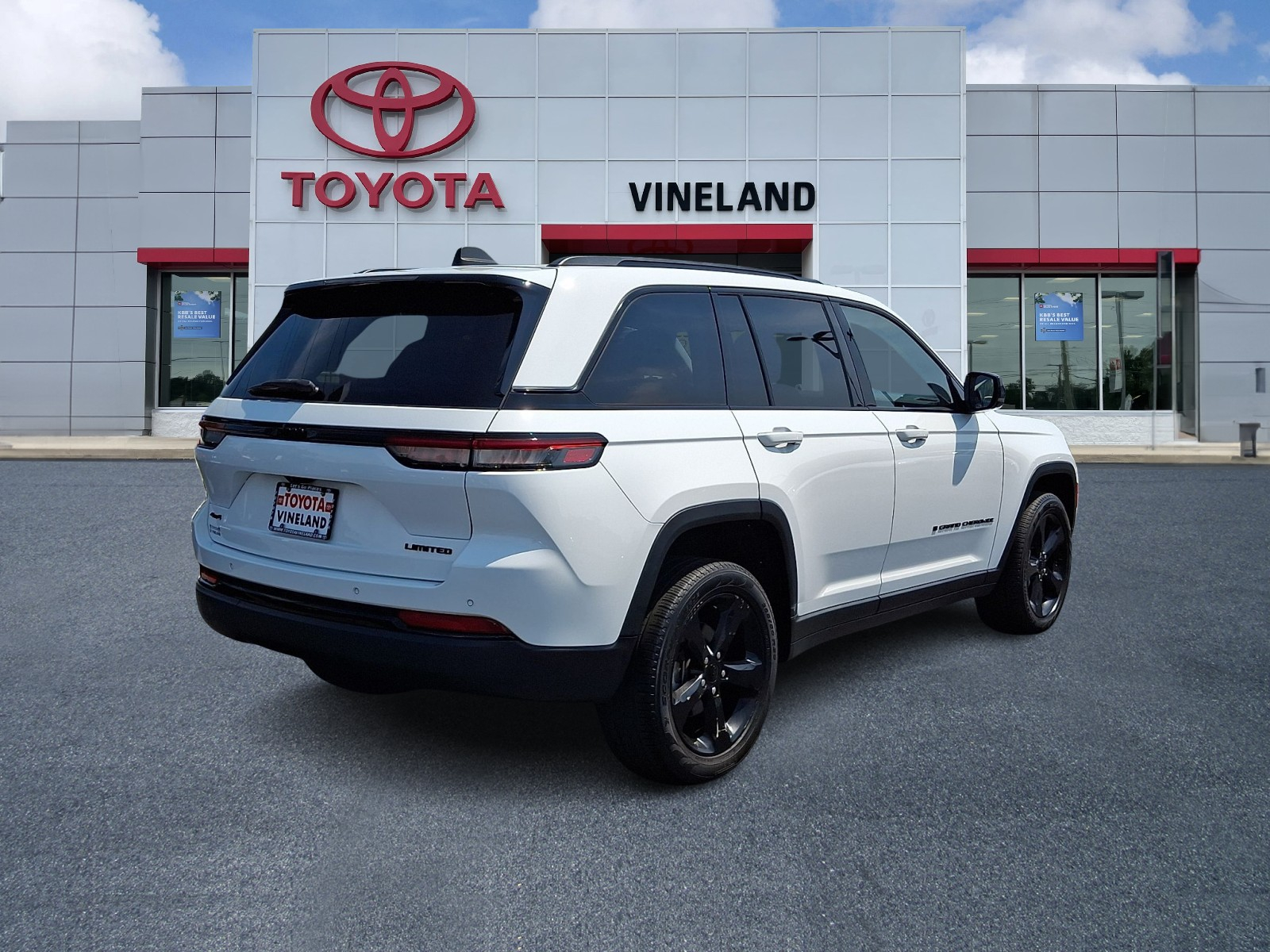 Used 2023 Jeep Grand Cherokee SUV