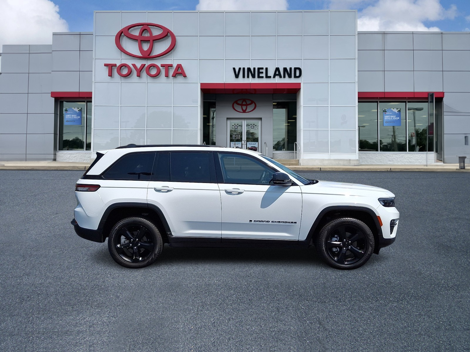Used 2023 Jeep Grand Cherokee SUV