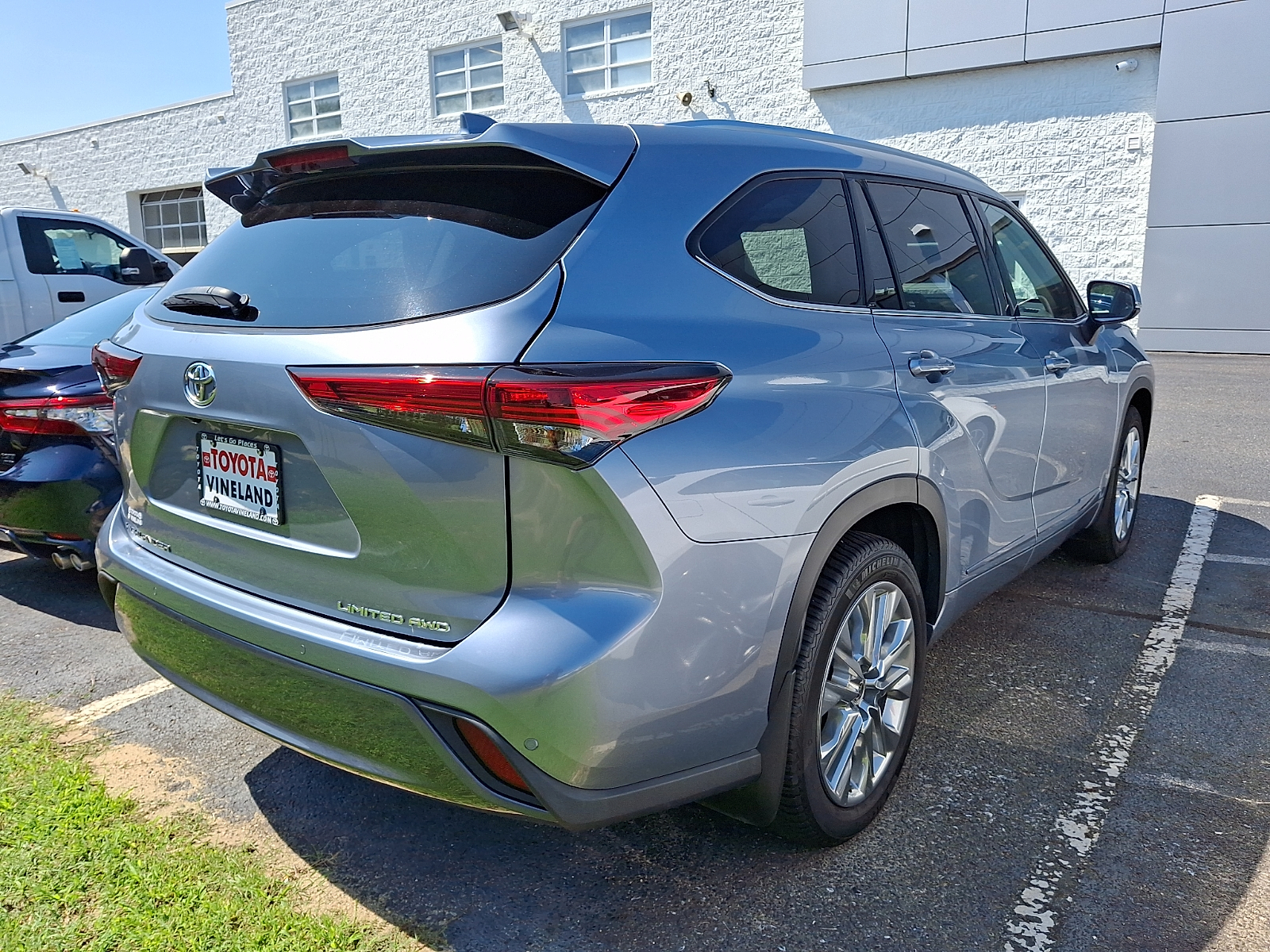 Used 2021 Toyota Highlander SUV