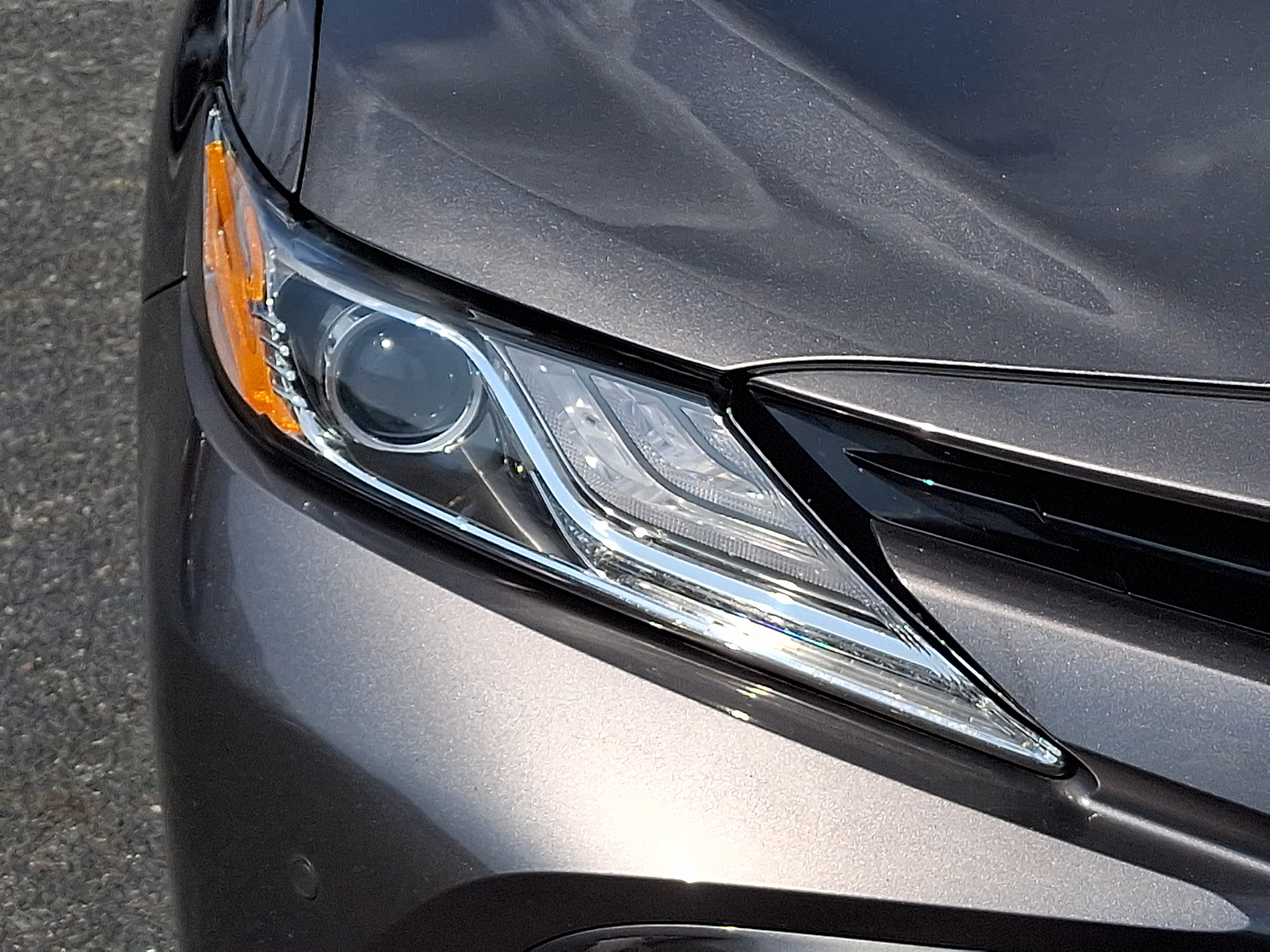 Used 2020 Toyota Camry Hybrid Sedan
