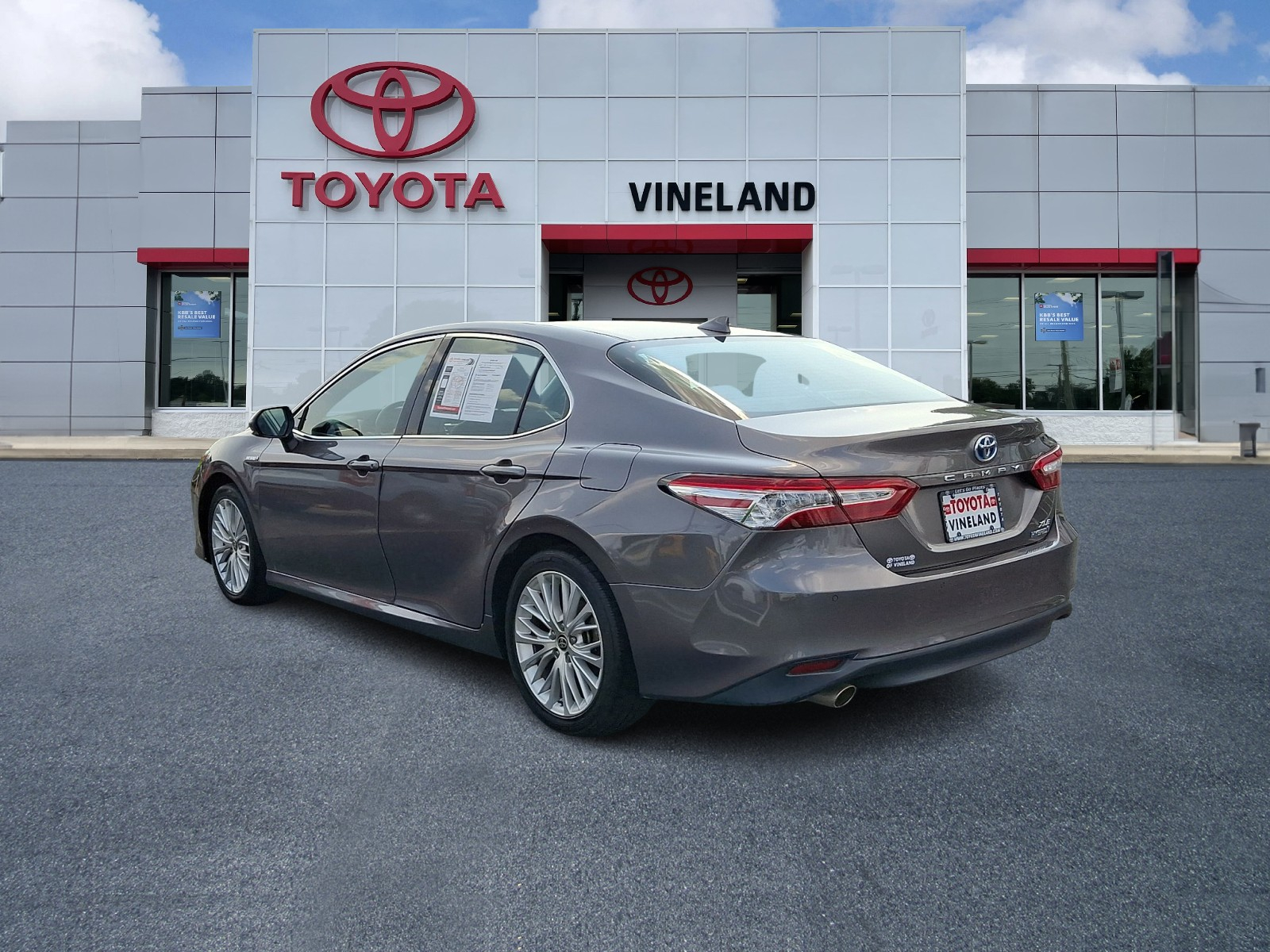 Used 2020 Toyota Camry Hybrid Sedan