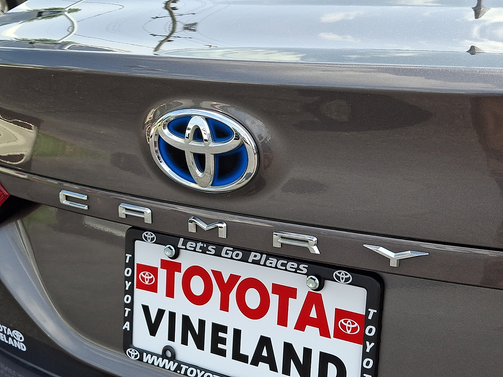 Used 2020 Toyota Camry Hybrid Sedan