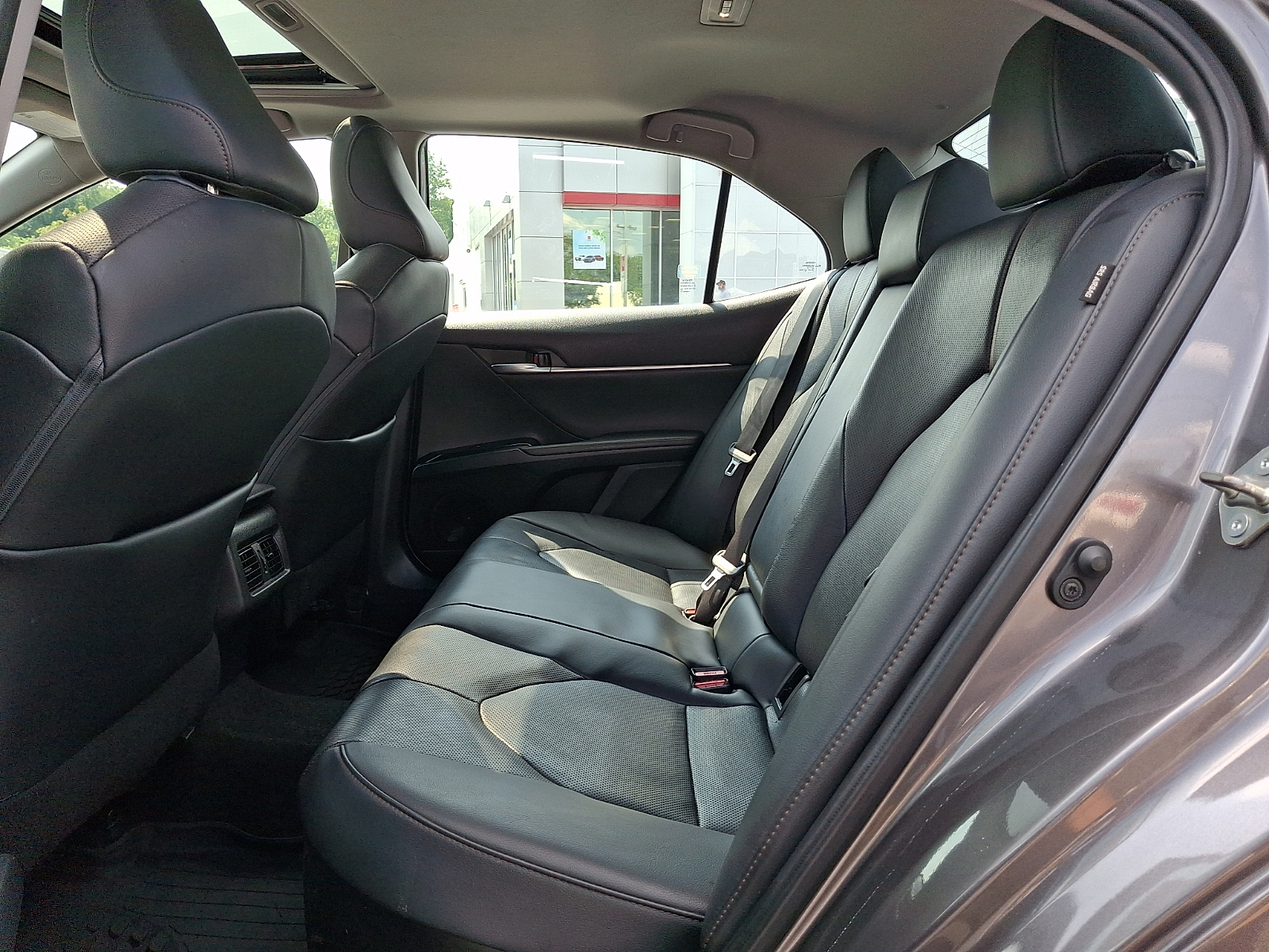 Used 2020 Toyota Camry Hybrid Sedan