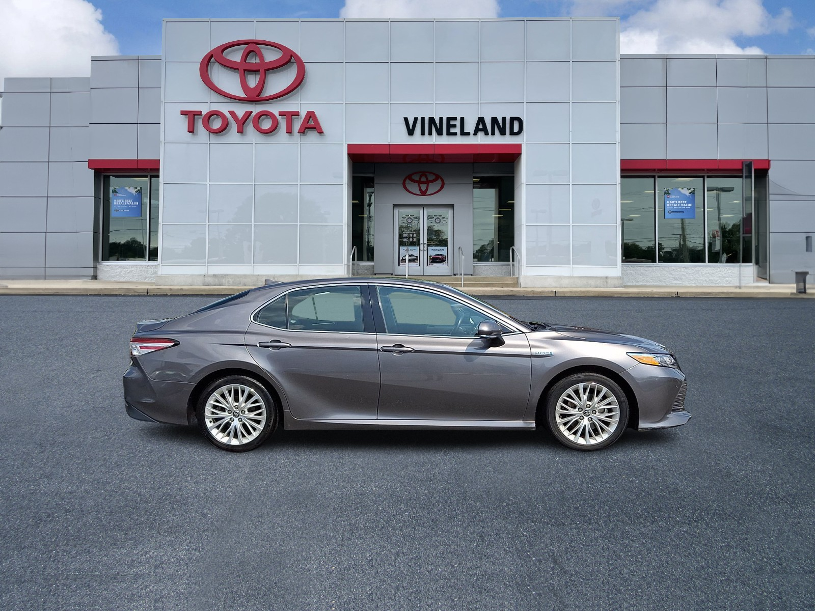 Used 2020 Toyota Camry Hybrid Sedan