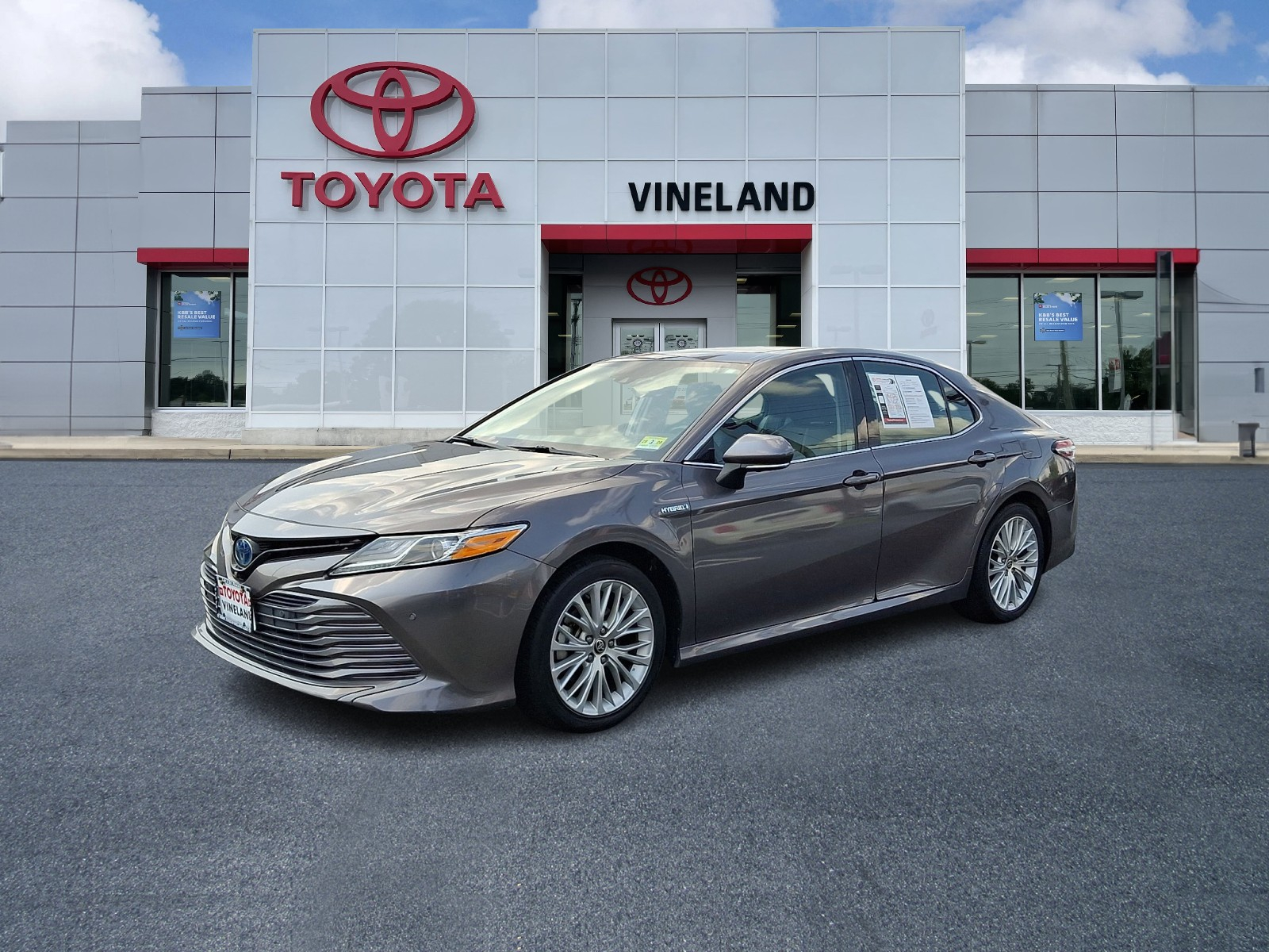 Used 2020 Toyota Camry Hybrid Sedan