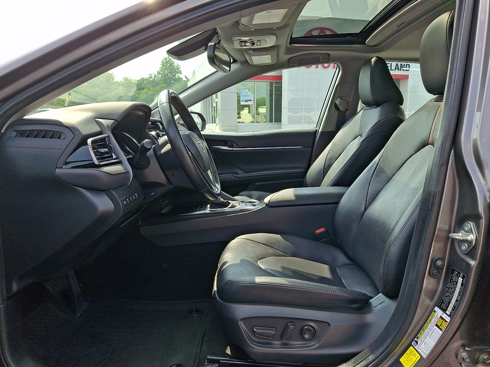 Used 2020 Toyota Camry Hybrid Sedan