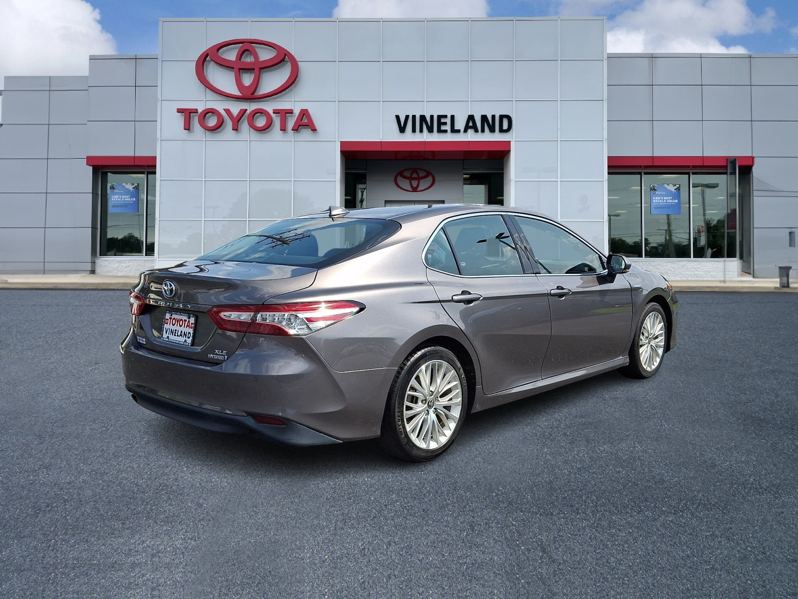 Used 2020 Toyota Camry Hybrid Sedan