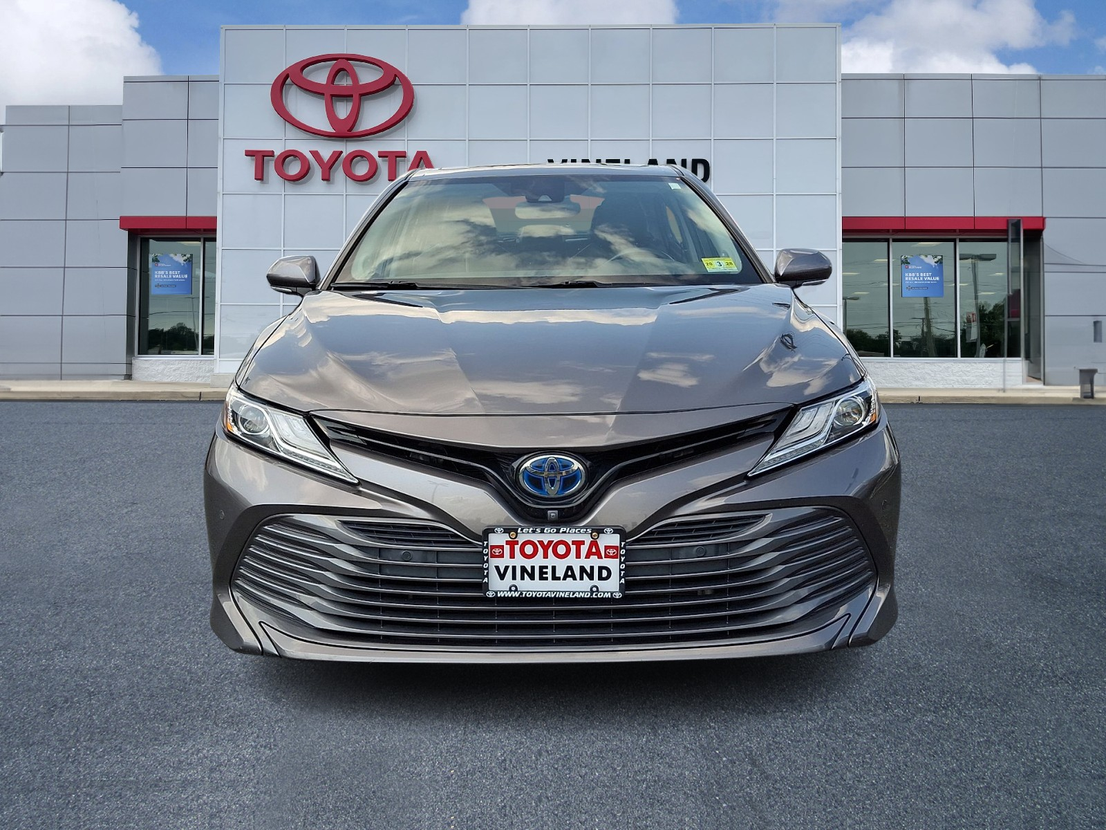 Used 2020 Toyota Camry Hybrid Sedan