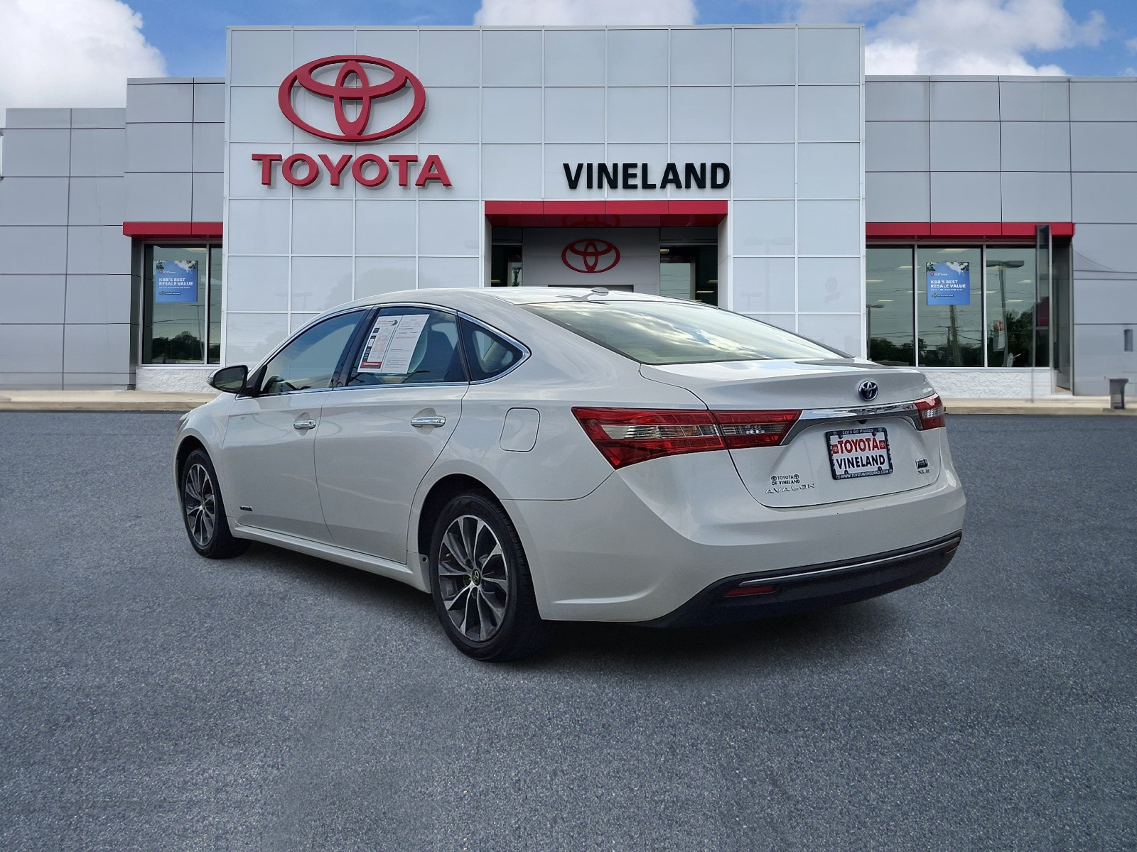 Used 2016 Toyota Avalon Hybrid Sedan