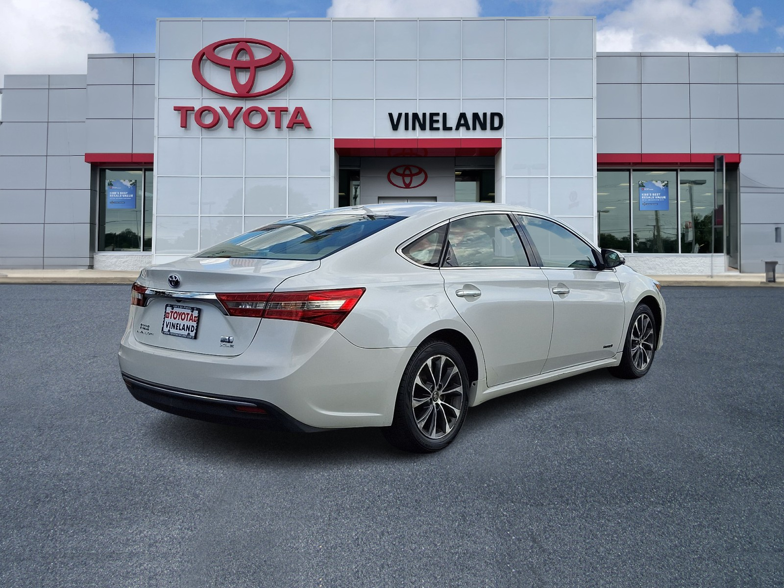 Used 2016 Toyota Avalon Hybrid Sedan