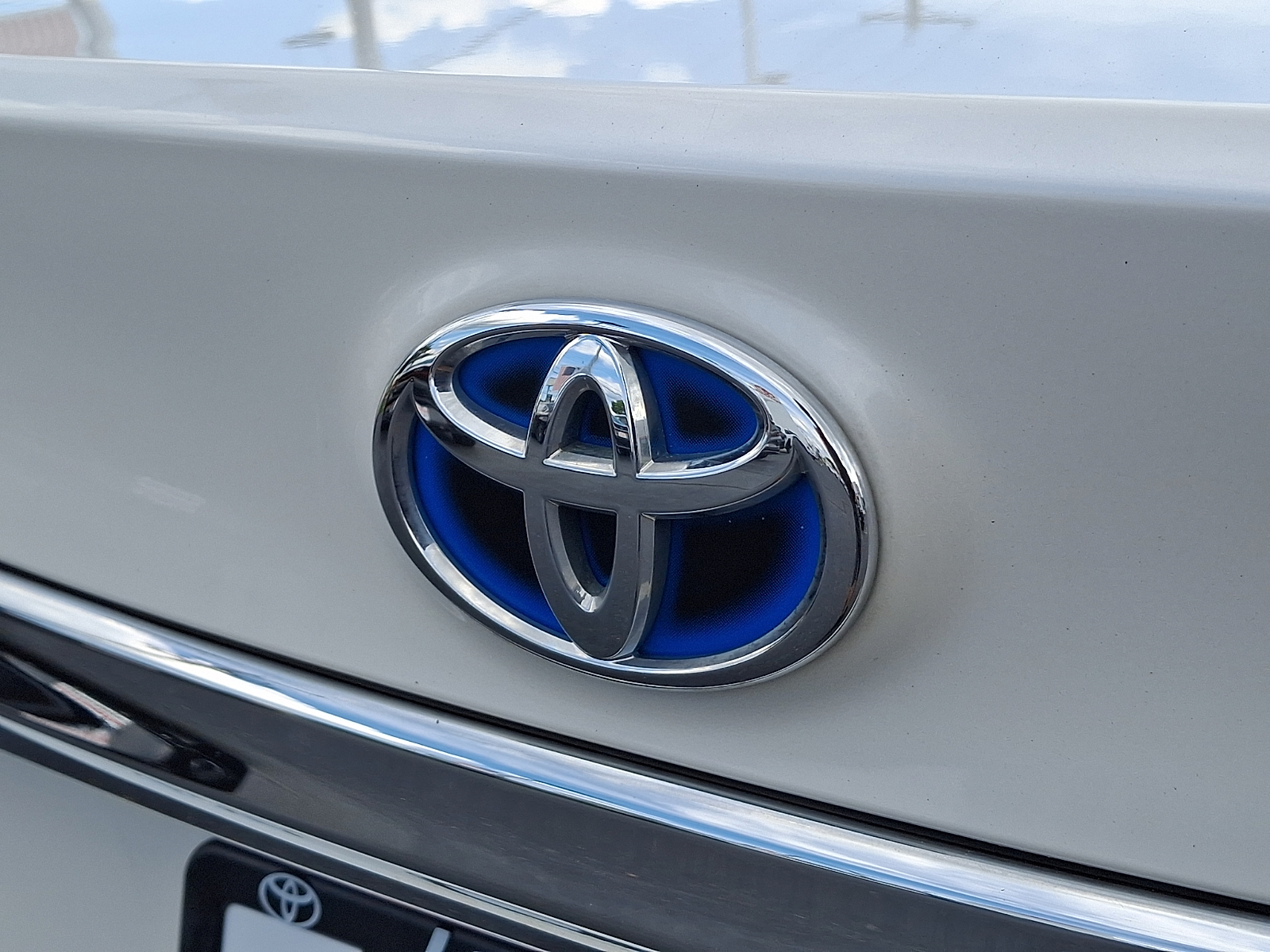 Used 2016 Toyota Avalon Hybrid Sedan
