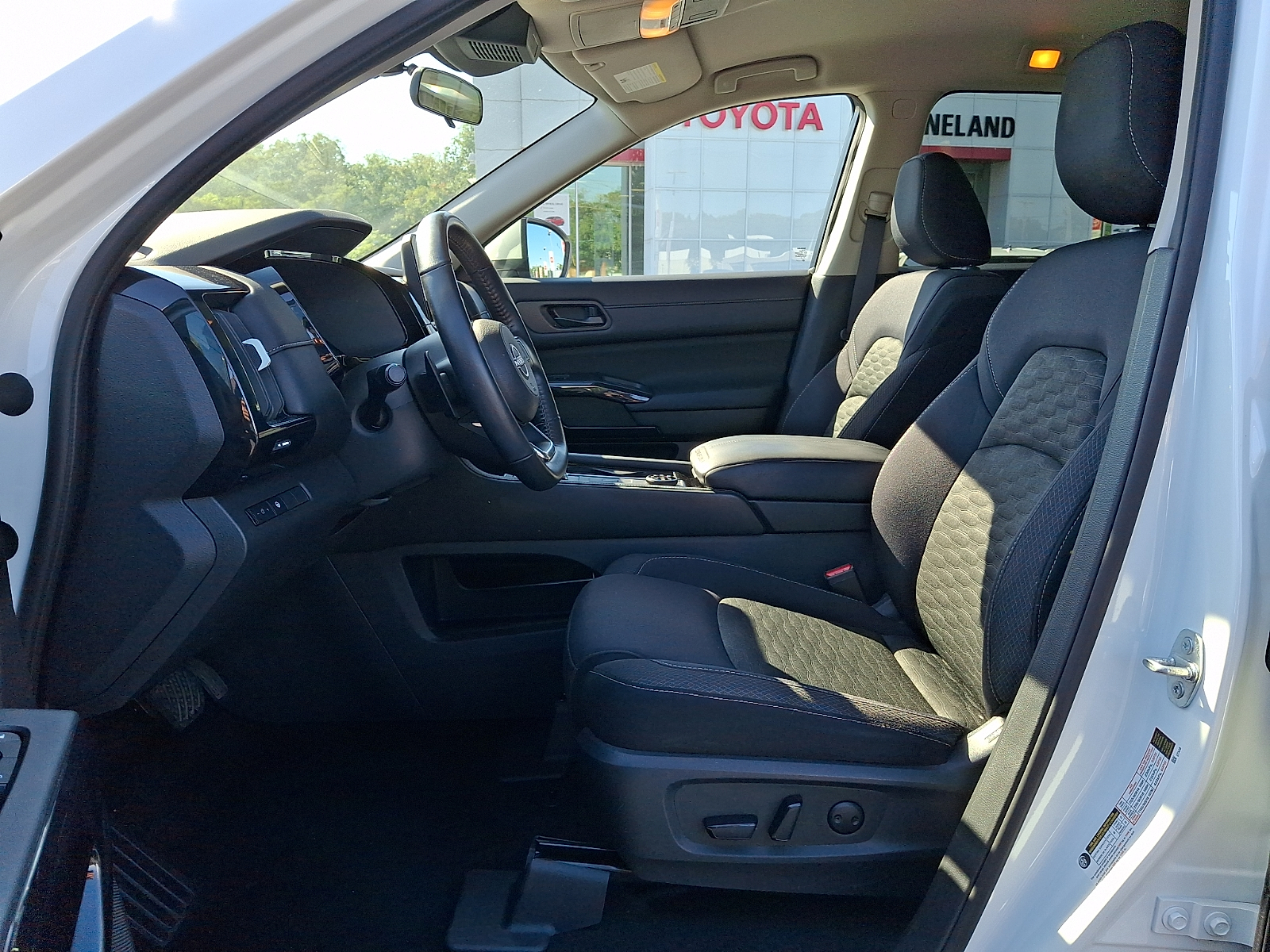 Used 2023 Nissan Pathfinder SUV
