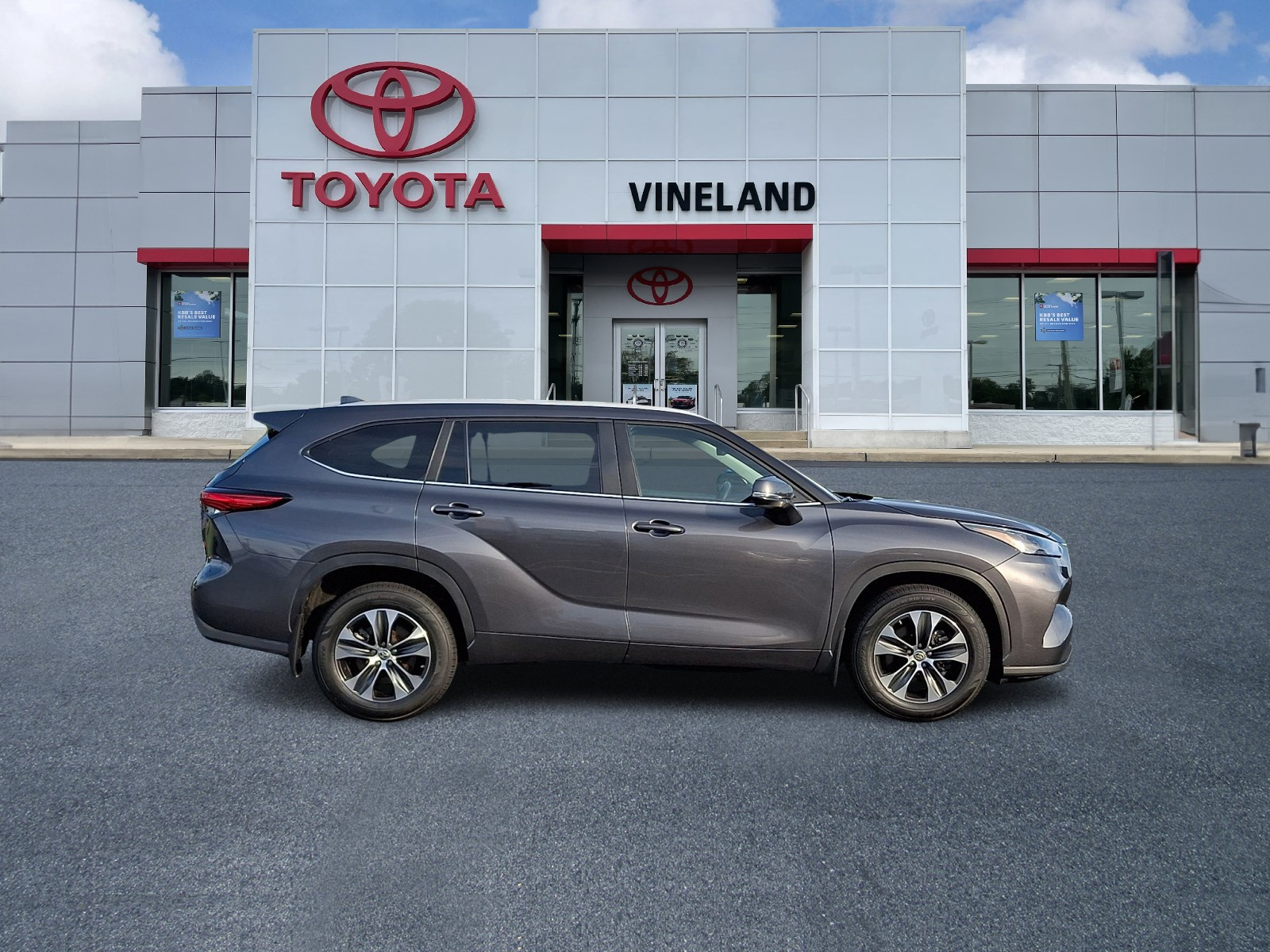 Used 2023 Toyota Highlander SUV