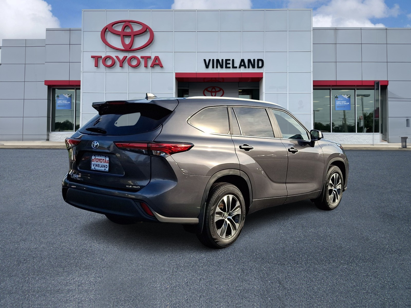 Used 2023 Toyota Highlander SUV