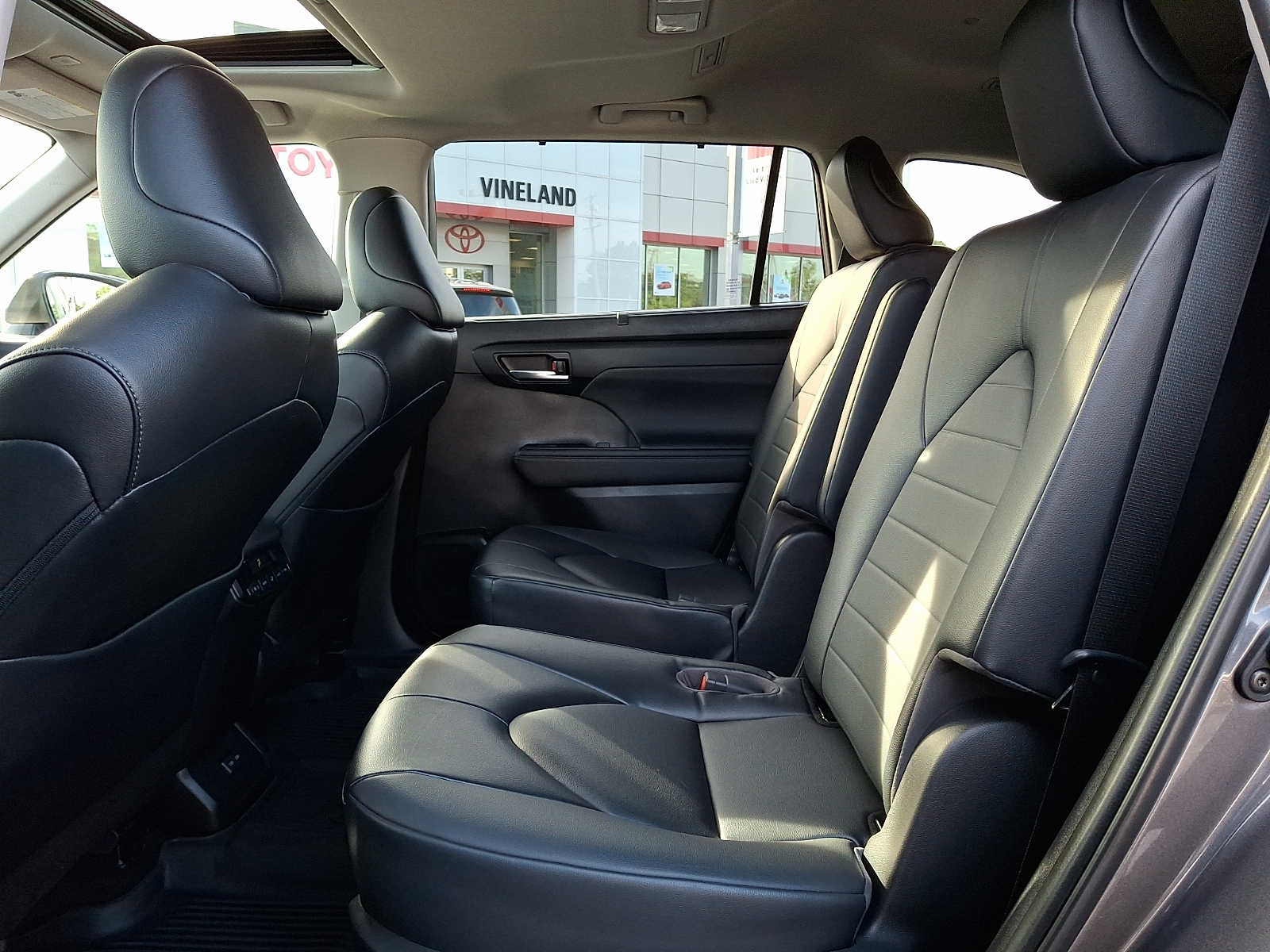 Used 2023 Toyota Highlander SUV
