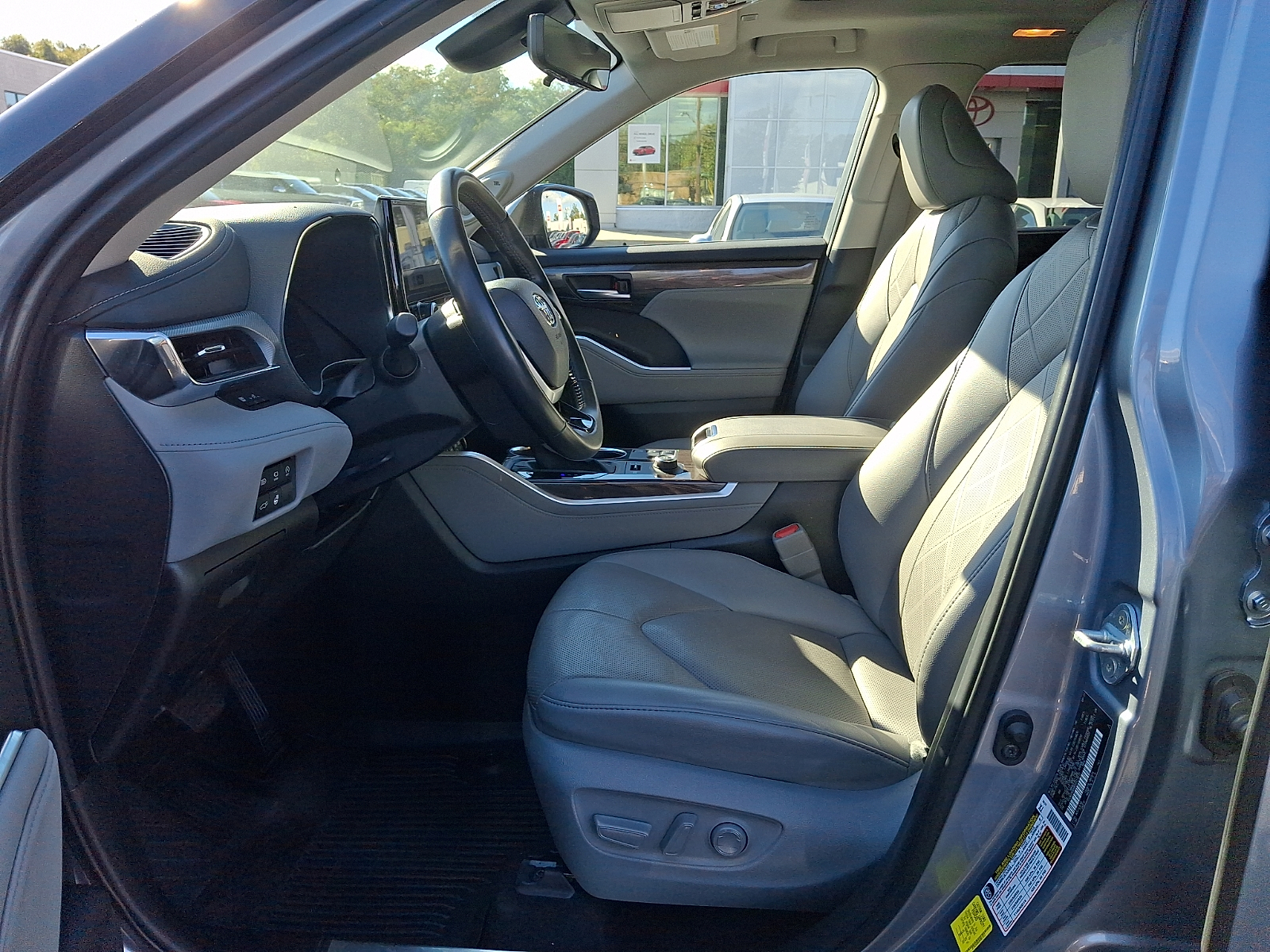 Used 2023 Toyota Highlander SUV