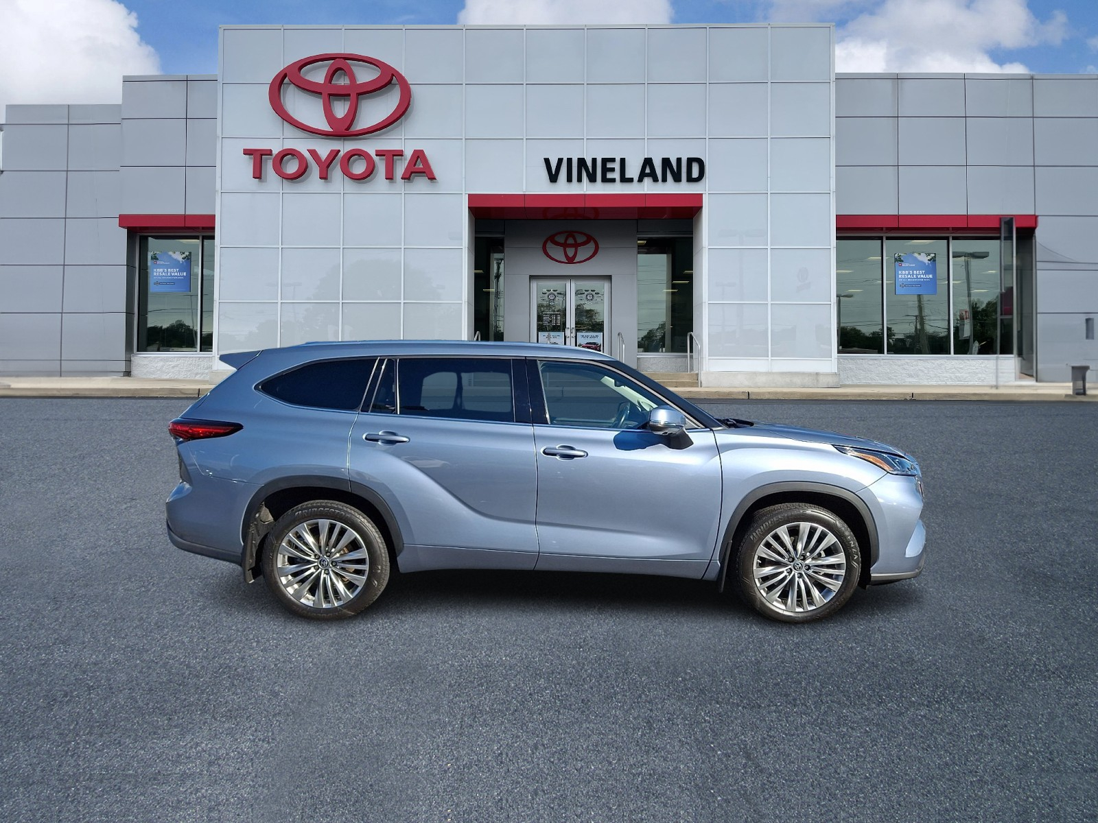 Used 2023 Toyota Highlander SUV