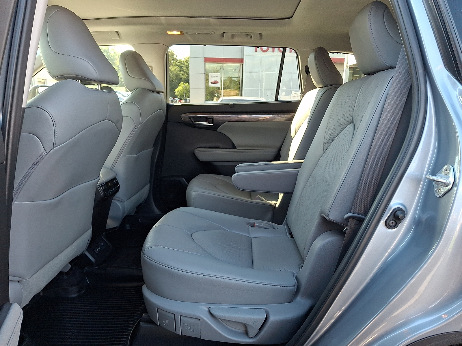 Used 2023 Toyota Highlander SUV