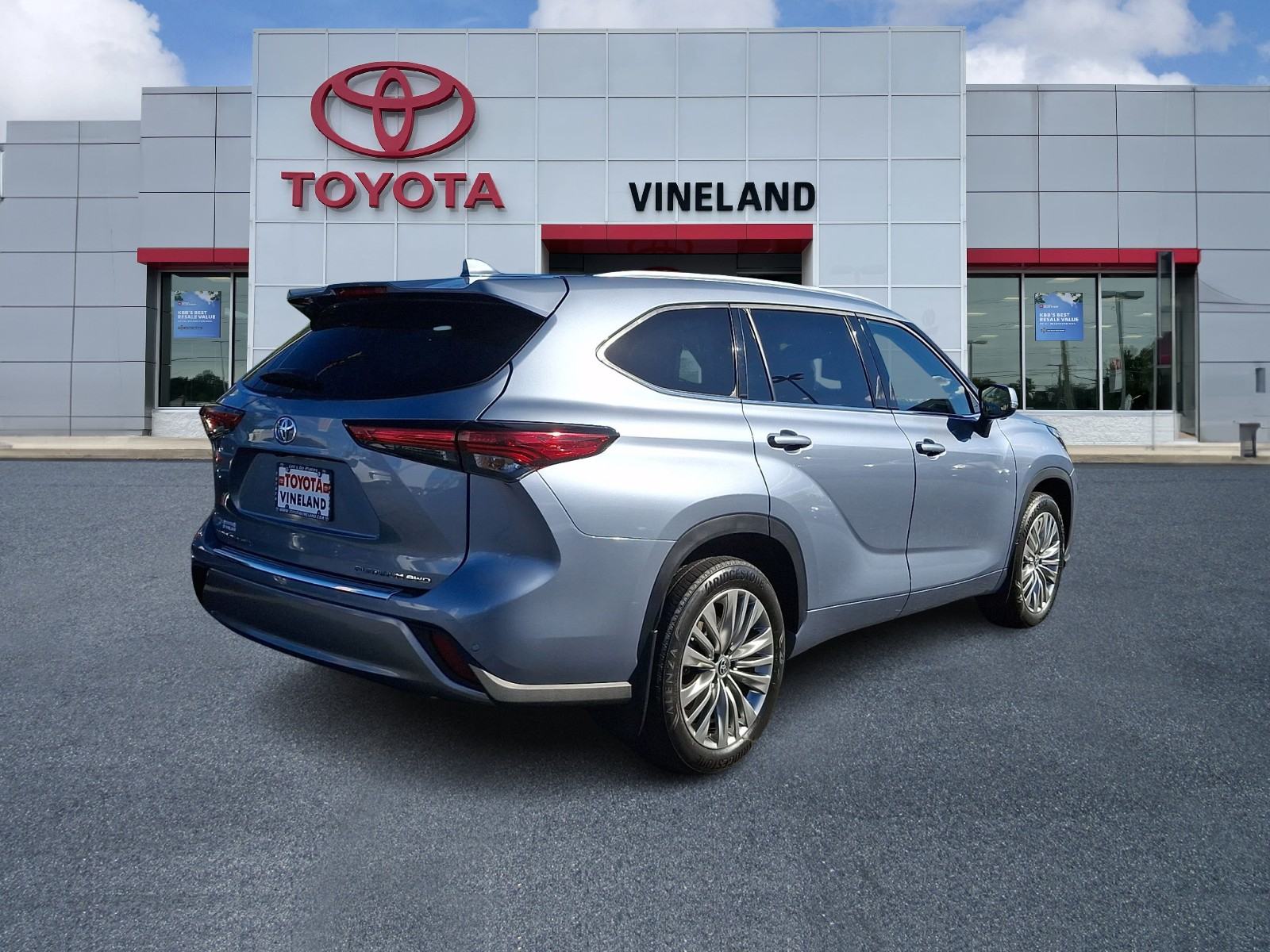 Used 2023 Toyota Highlander SUV