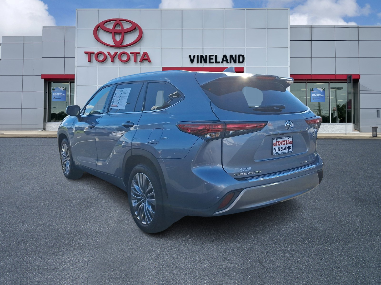 Used 2023 Toyota Highlander SUV