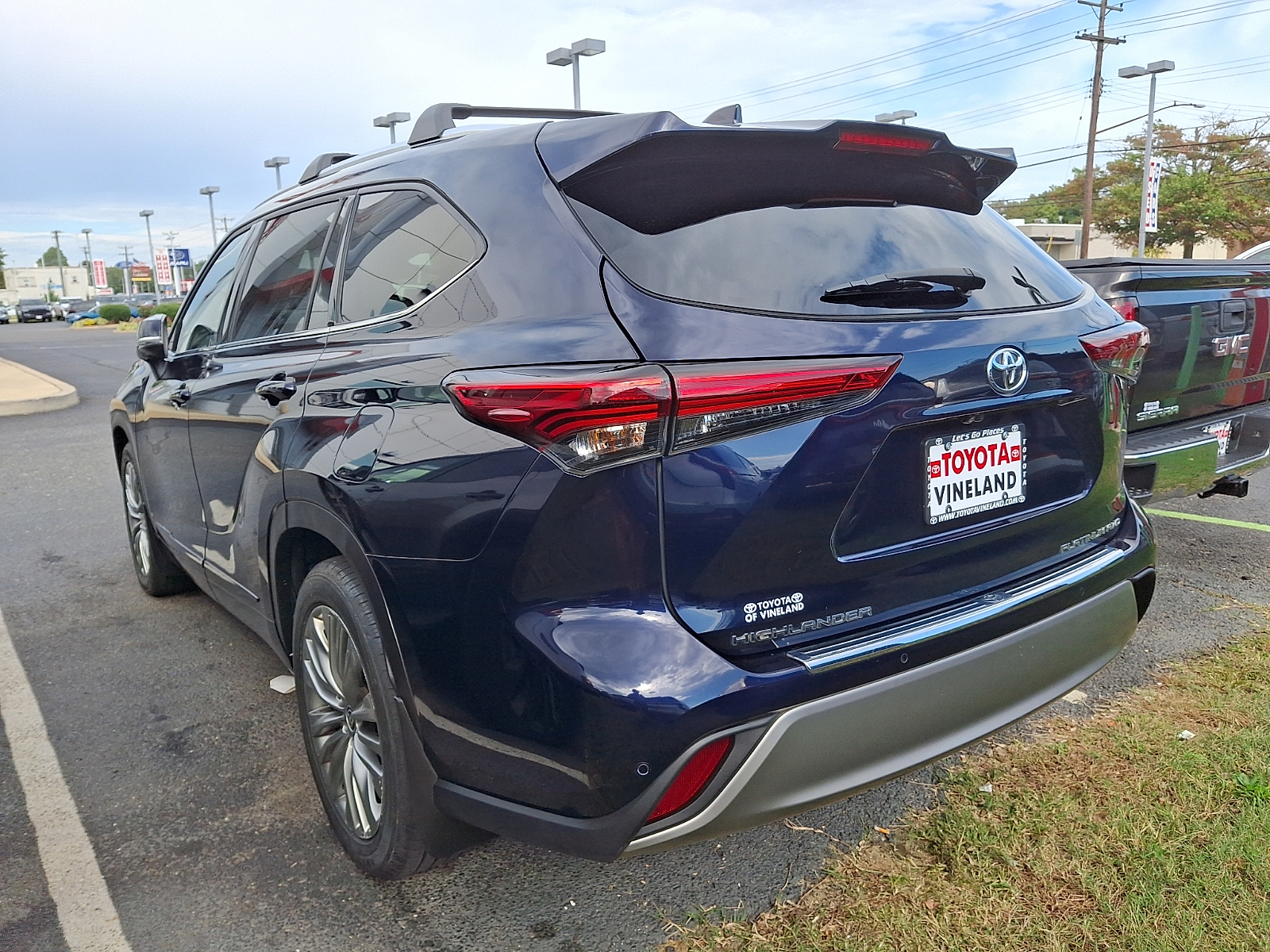 Used 2023 Toyota Highlander SUV