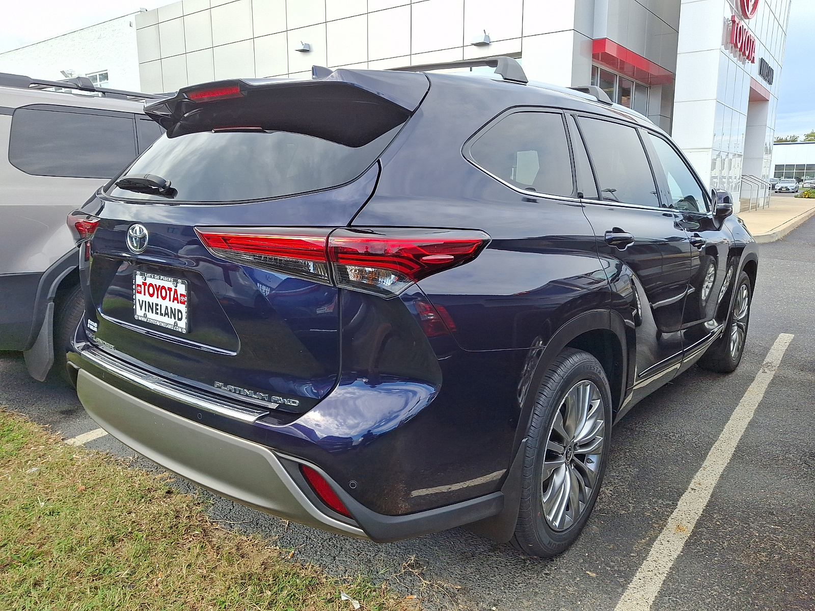 Used 2023 Toyota Highlander SUV