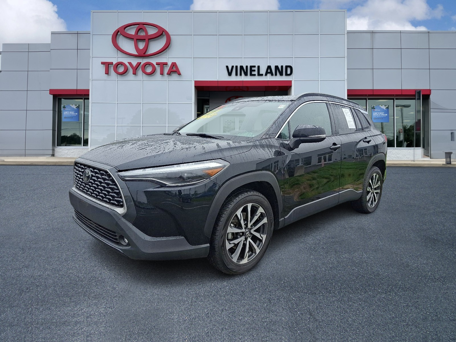 2022 Toyota Corolla Cross XLE photo 3