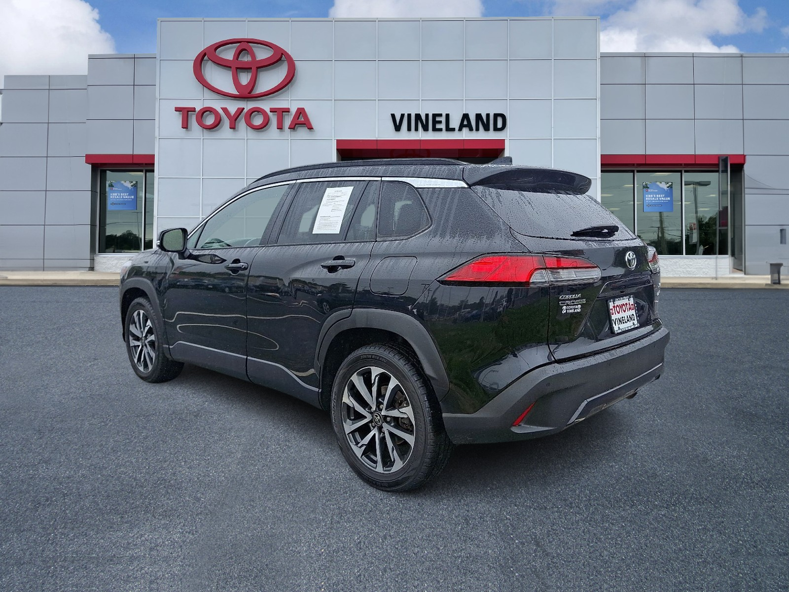 2022 Toyota Corolla Cross XLE photo 4