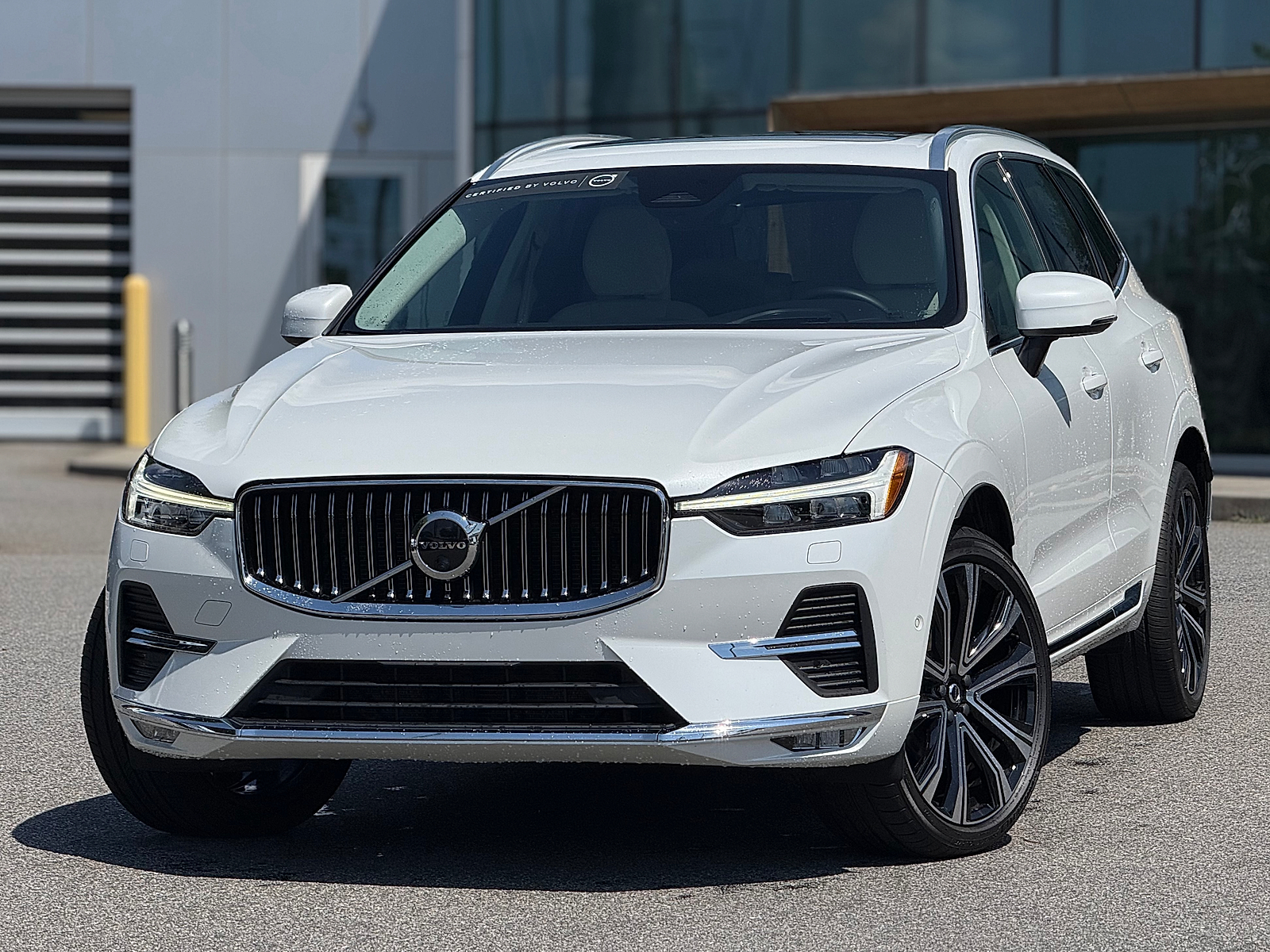 Crystal White Metallic 2023 Volvo XC60 SUV / Crossover Front-Wheel Drive Automatic