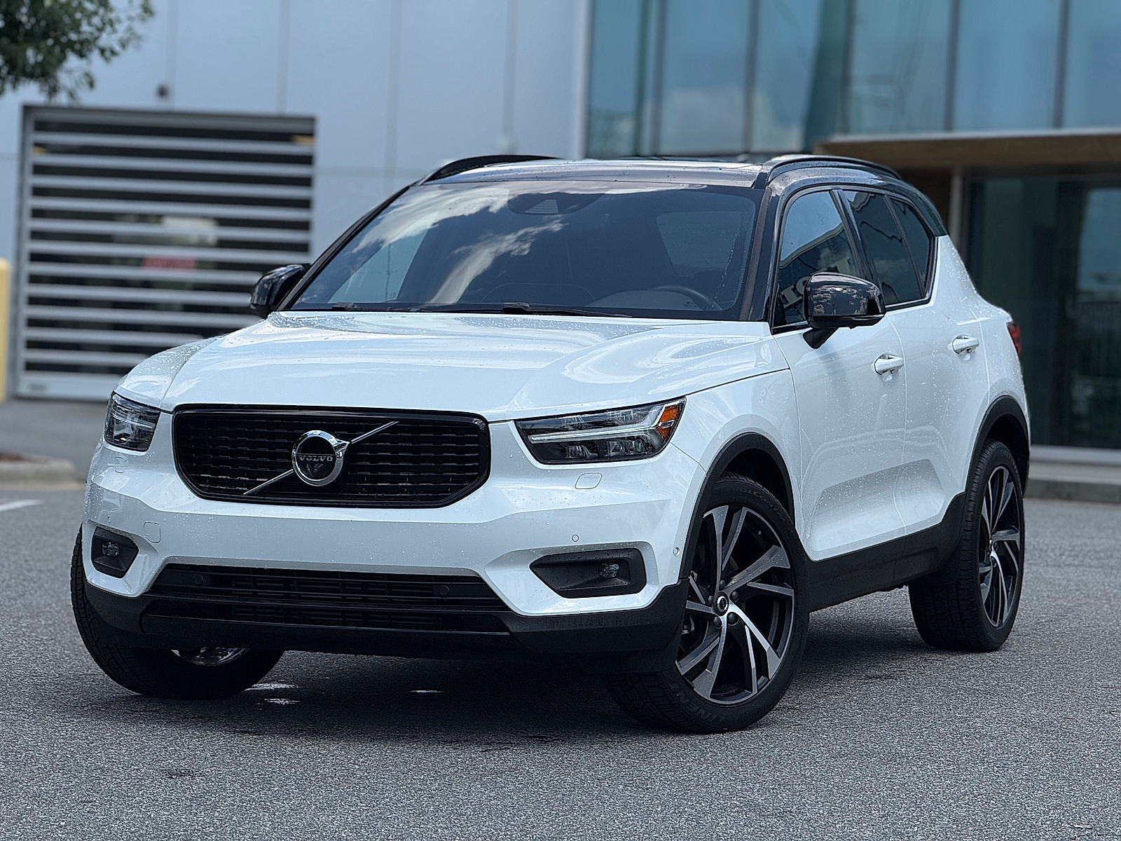 Crystal White Metallic 2021 Volvo XC40 SUV / Crossover All-Wheel Drive Automatic