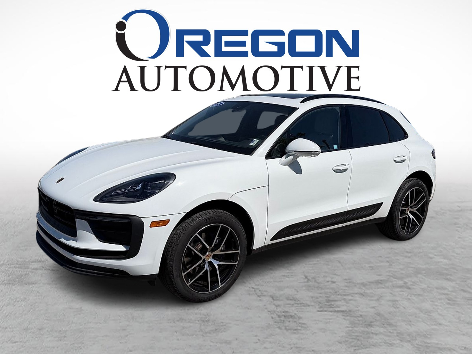 2025 Porsche Macan -'s photo