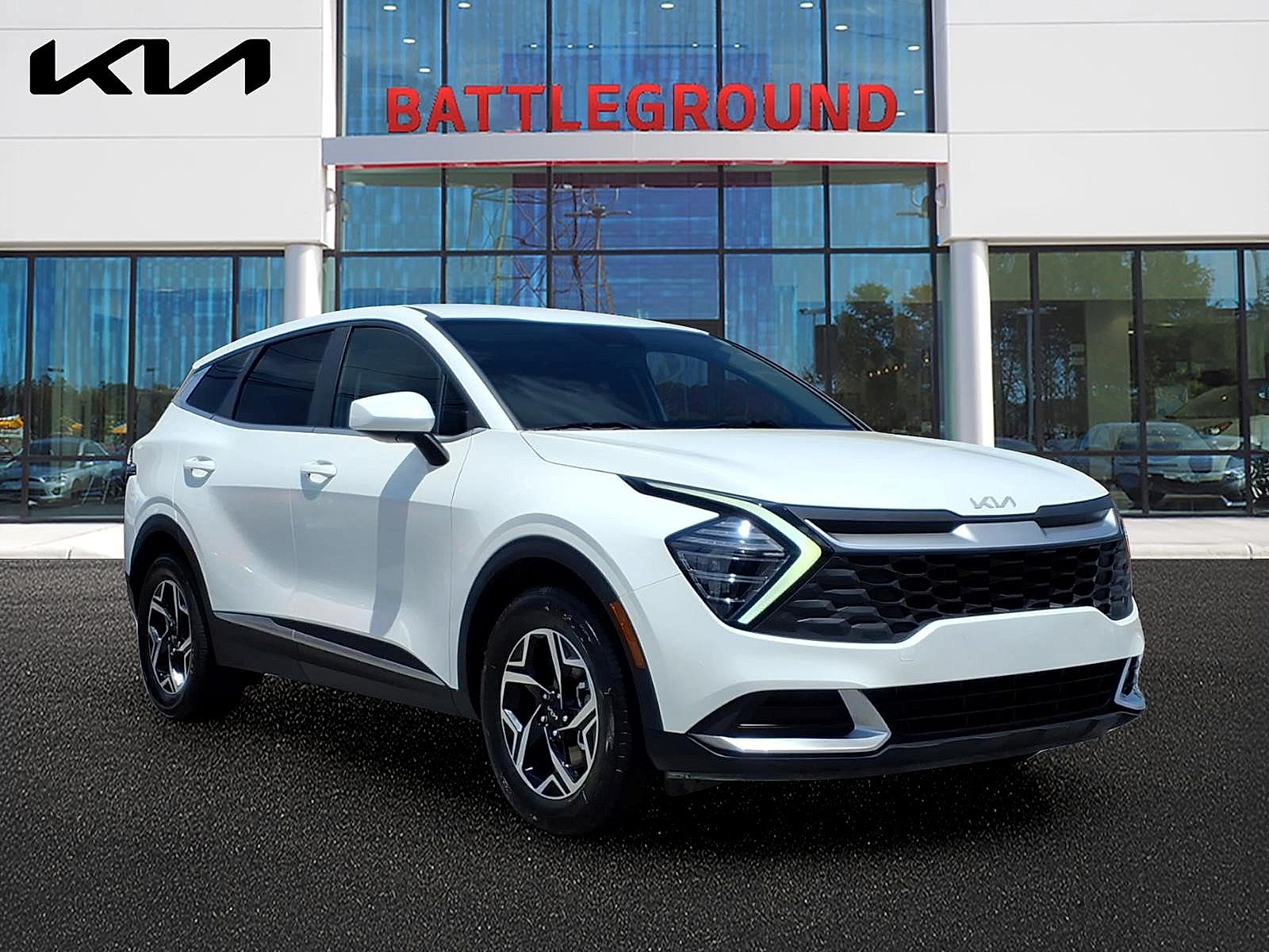 White 2024 Kia Sportage SUV / Crossover Front-Wheel Drive Automatic