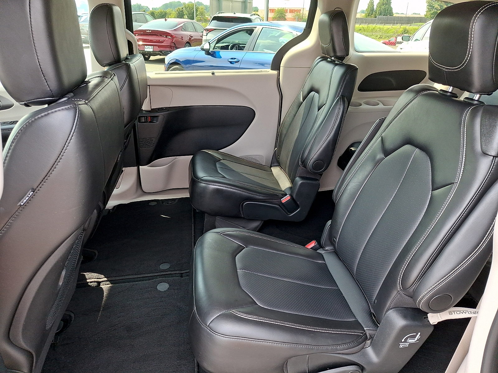 Used 2024 Chrysler Pacifica Van